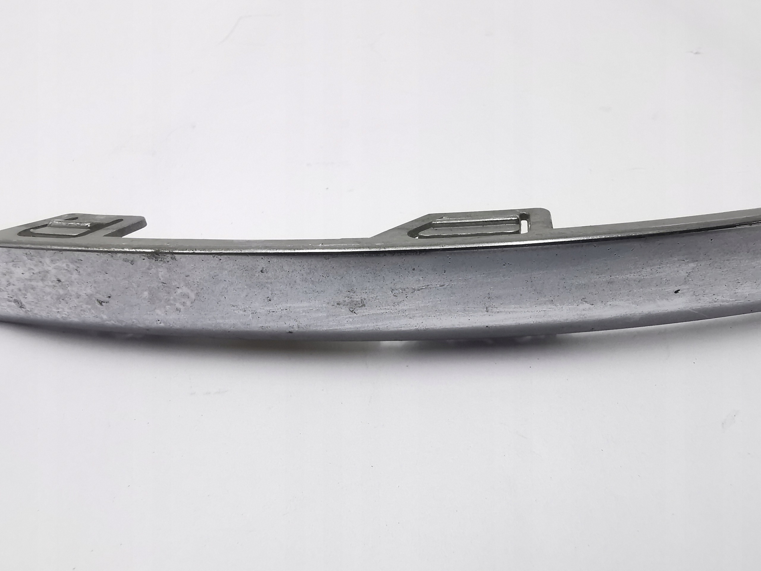lišta ZDRZAKA pravá předek přední CHROM HYUNDAI I30 / 86582-2L310