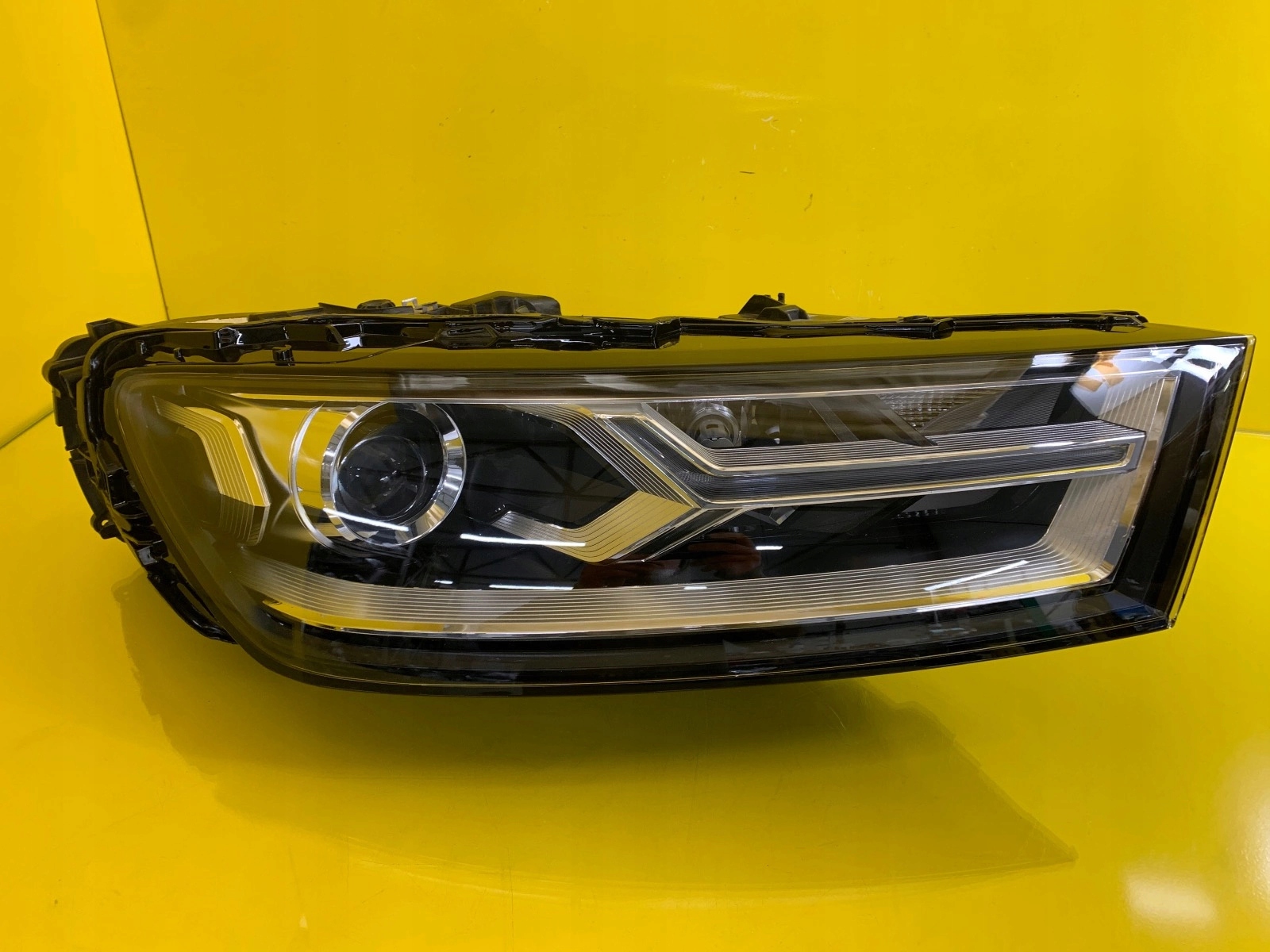light right front Audi Q7 Bi-Xenon Led 4M0941006