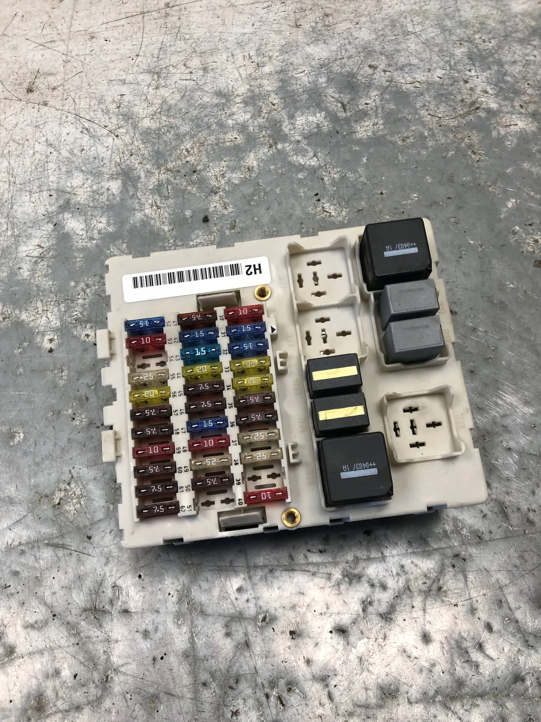 fuse box FORD FOCUS MK1 2M5T-14A073-BE
