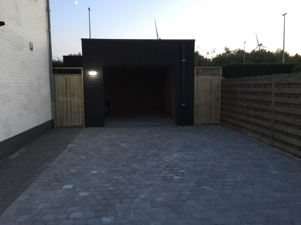 LAMPA ELEWACYJNA CZUJNIK RUCHU KINKIET OGRÓD E27 Materiał dominujący aluminium