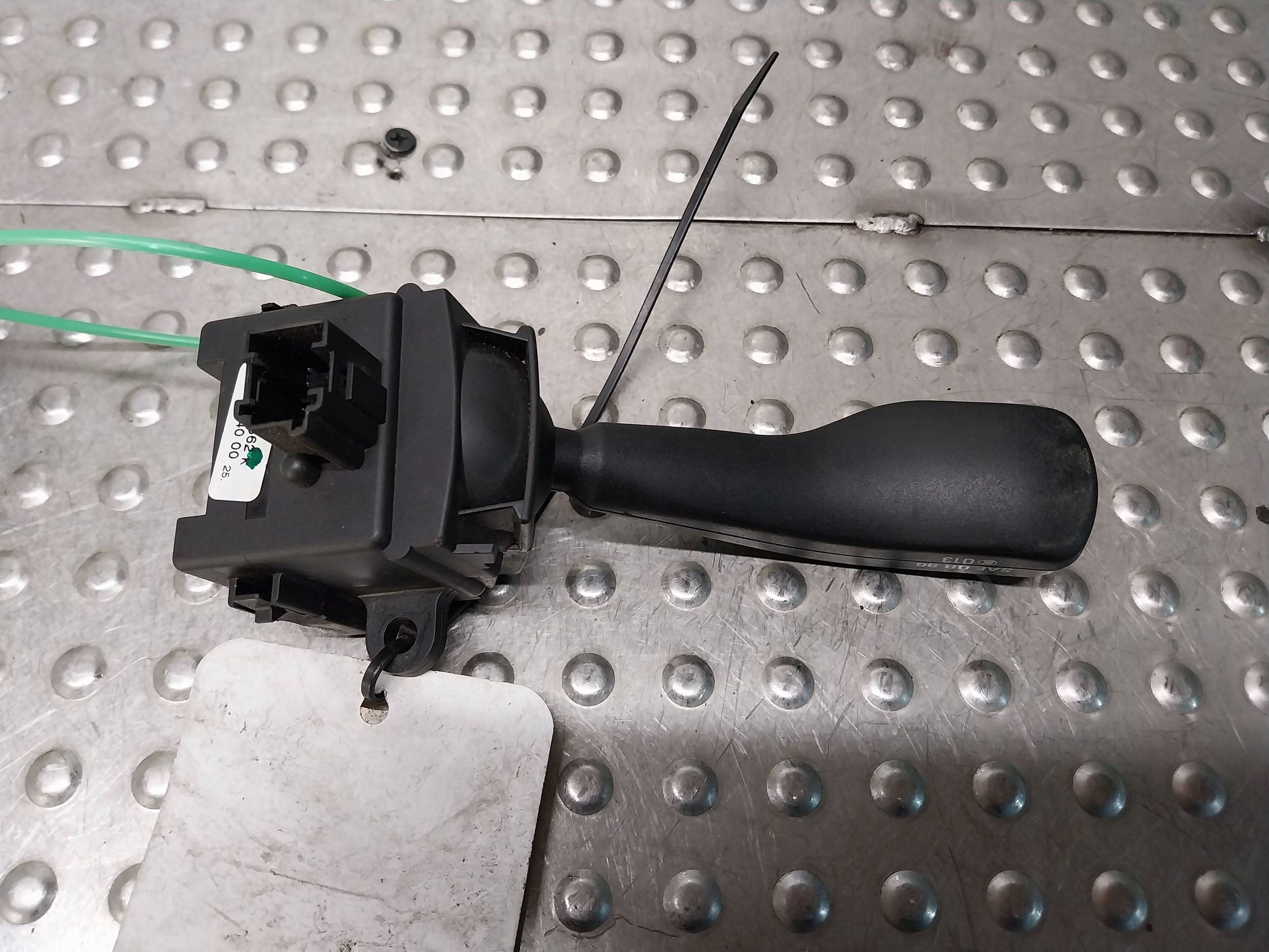 MANETKA Bouton Indicateurs de direction 8363662K BMW E46