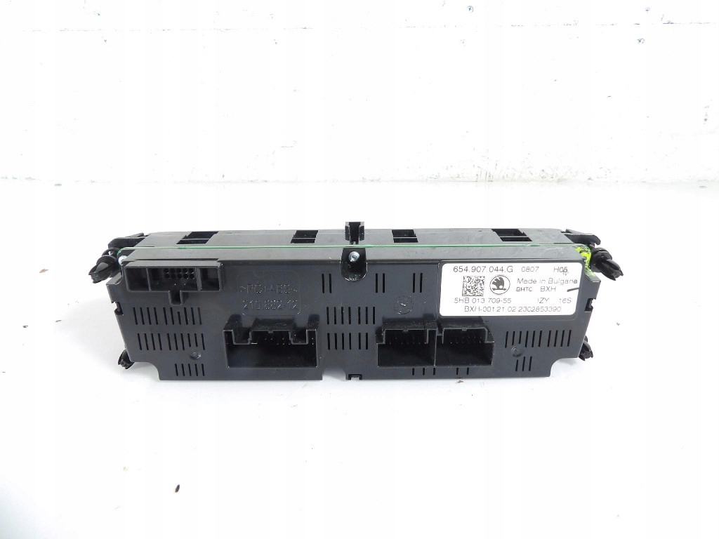 SKODA SCALA PANEL Bouches buses 654907044G