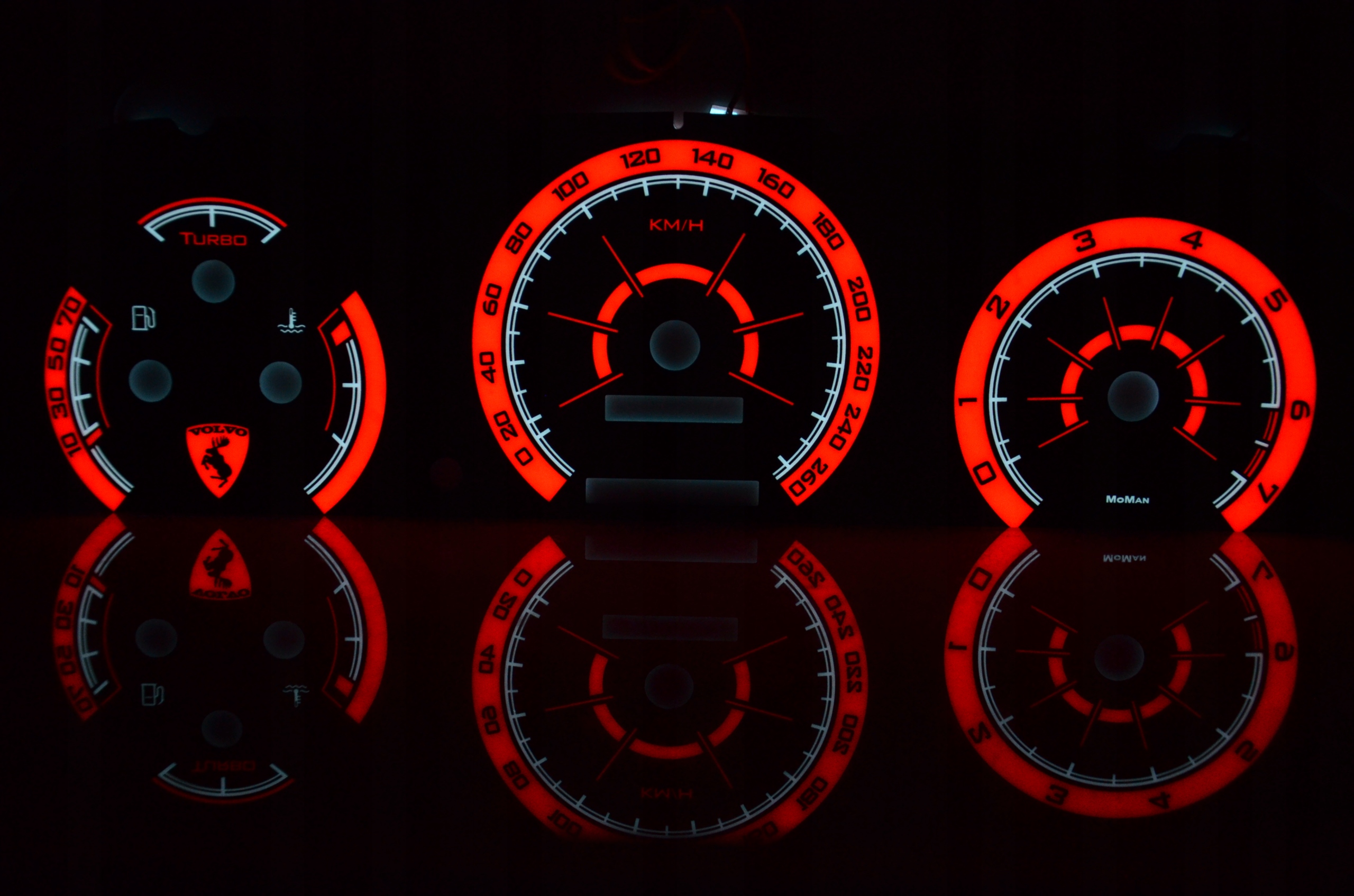 Tarcze Indiglo do licznika VOLVO 850 MoMan wzór 2 Producent Moman