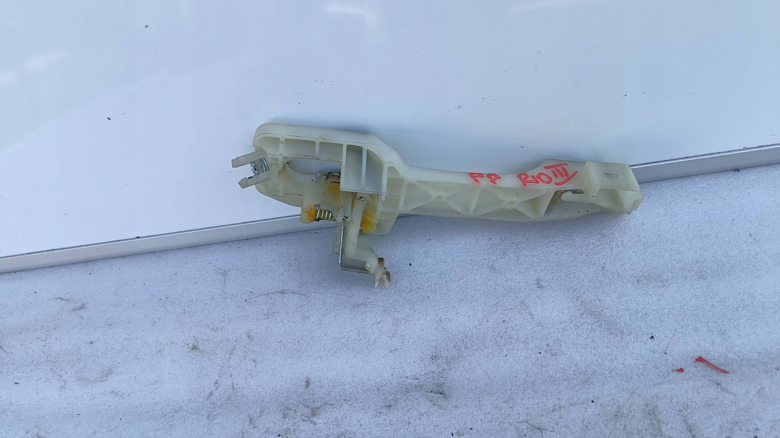 KIA RIO III handle holder handles door right front front 12-16R