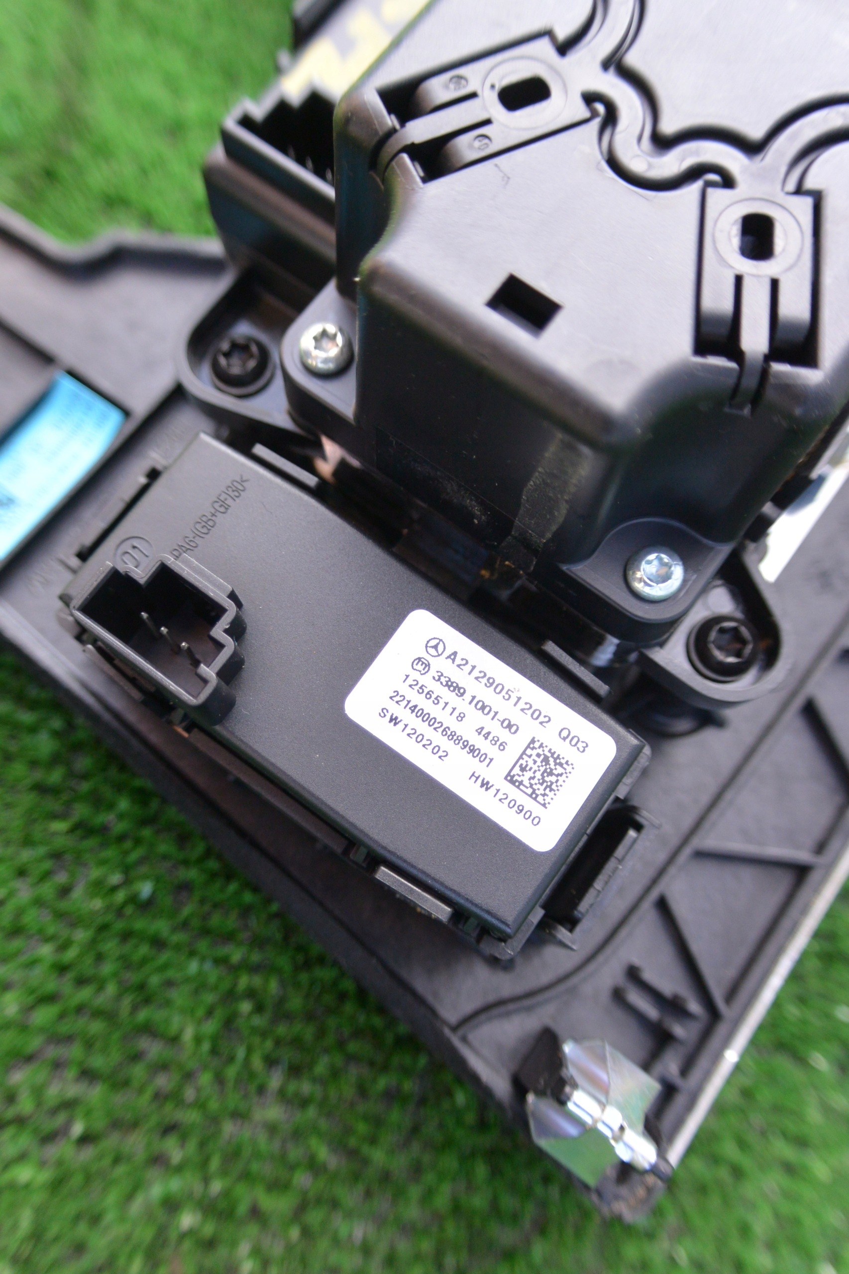 POKRETLO MULTIMEDIA regulation PRZYCISKI frame TUNELU MERCEDES E W212 KPL