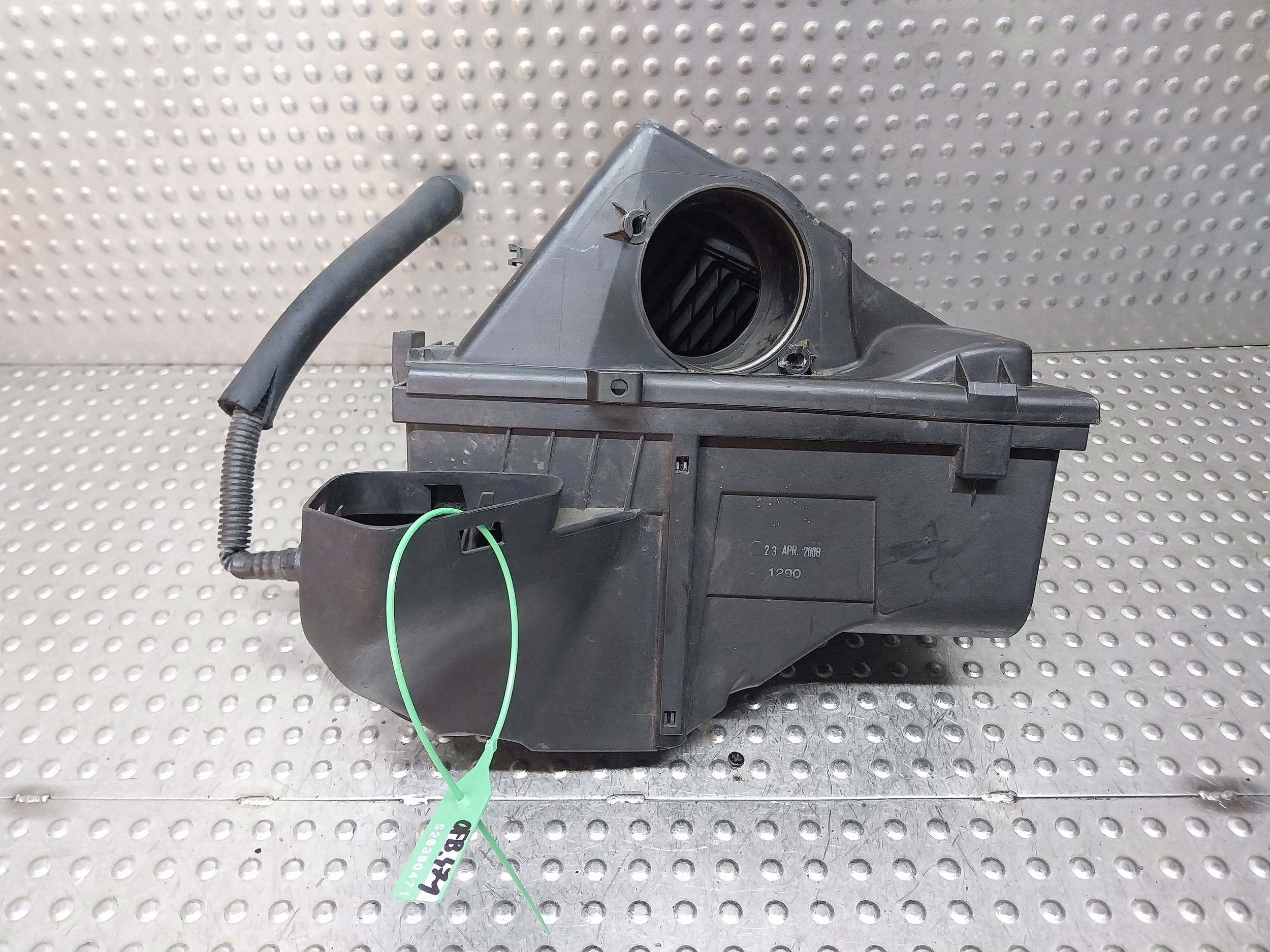poklopač filtera zračni 7797467 BMW E90 E91 E92 E93 E82 E84 E88 2.0D N47