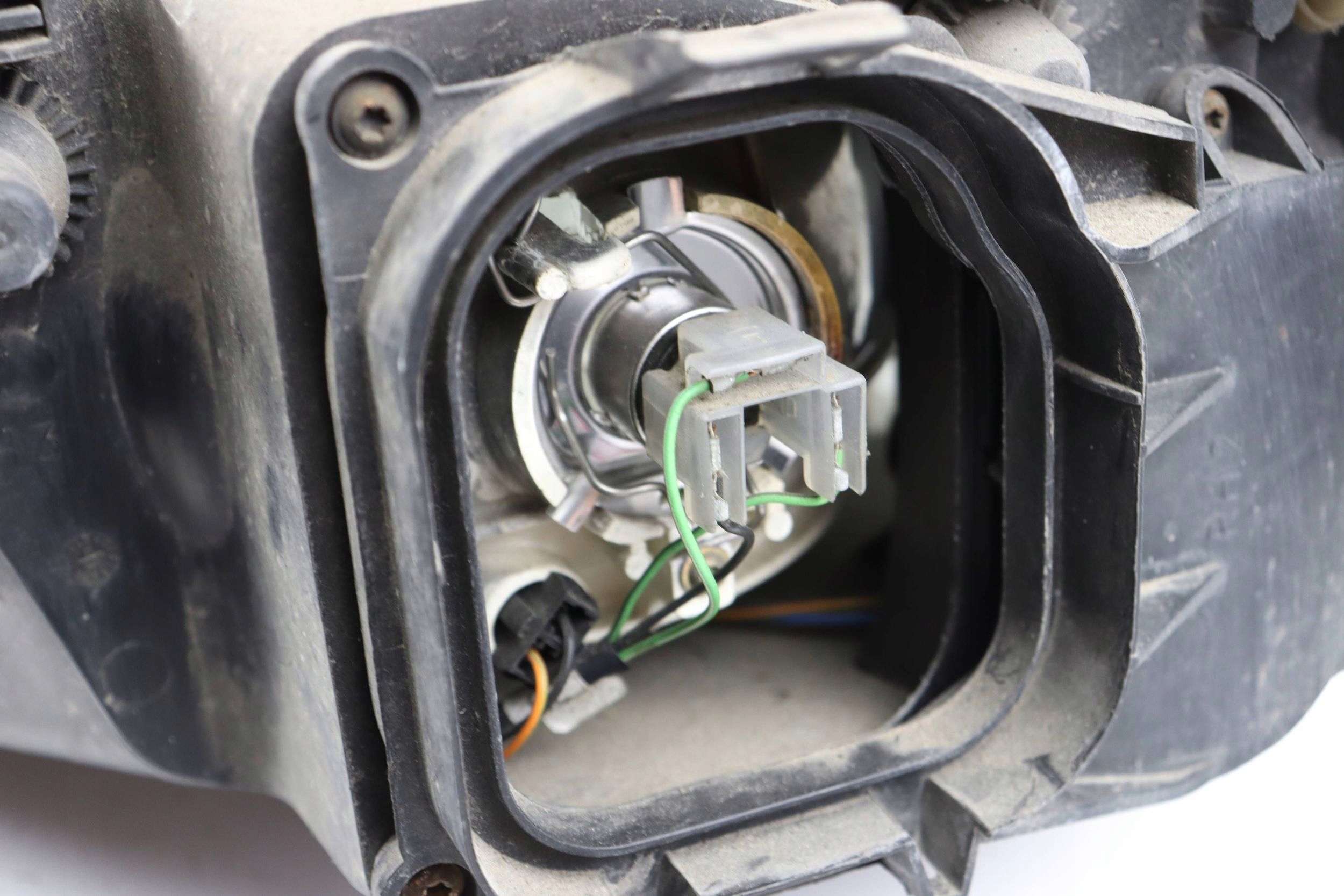 FORD FOCUS MK1 and light front right front EUROPA XS4X-13005-AE