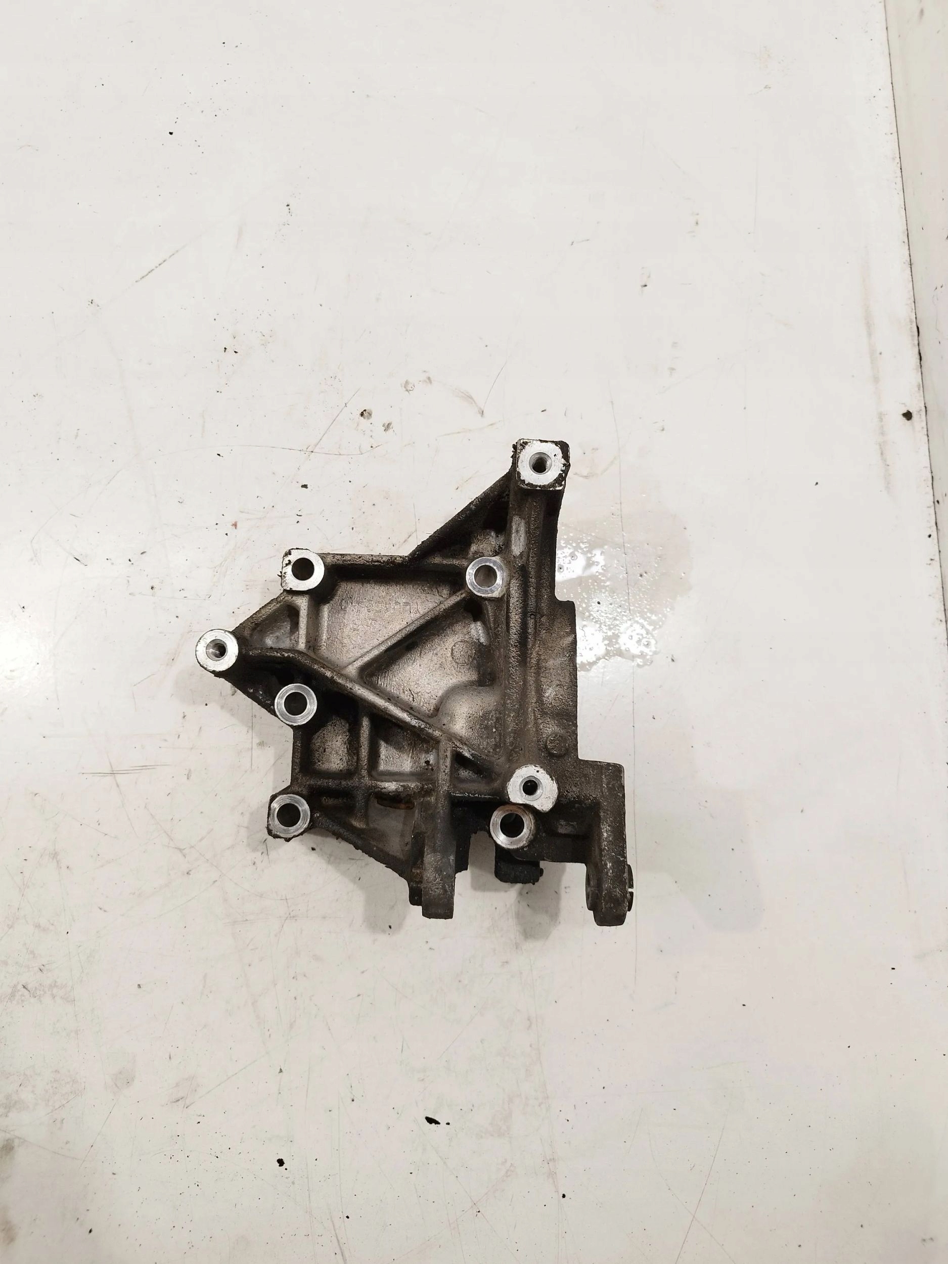 MG ZT - 2004 лапа / крепление Двигателя