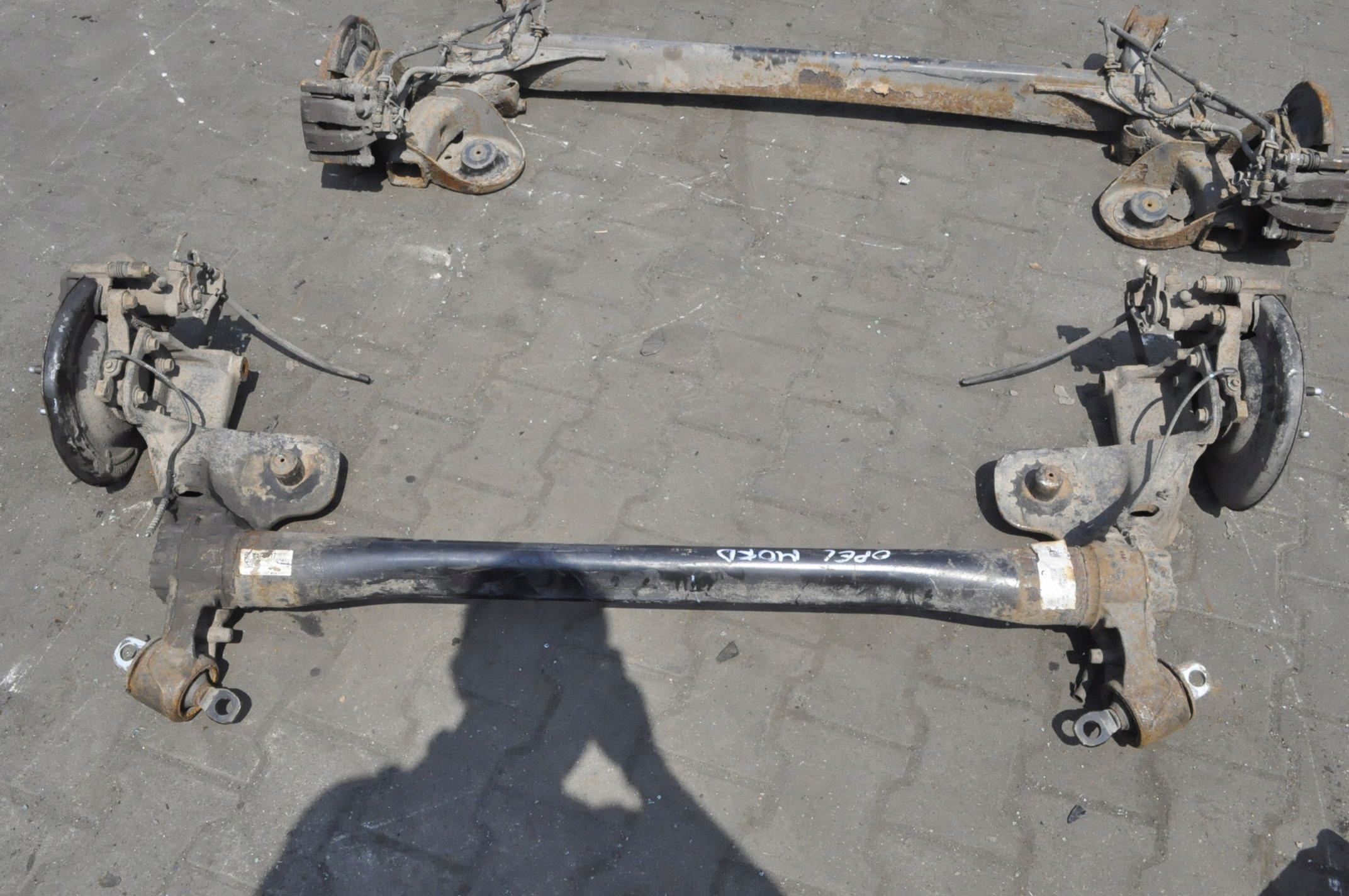 OPEL MOKKA I ZAWIESZENIE BELKA TYŁ 2WD