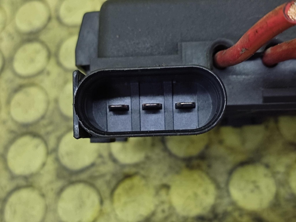 AUDI A3 8L 1.6 fuse box 1J0937550AB