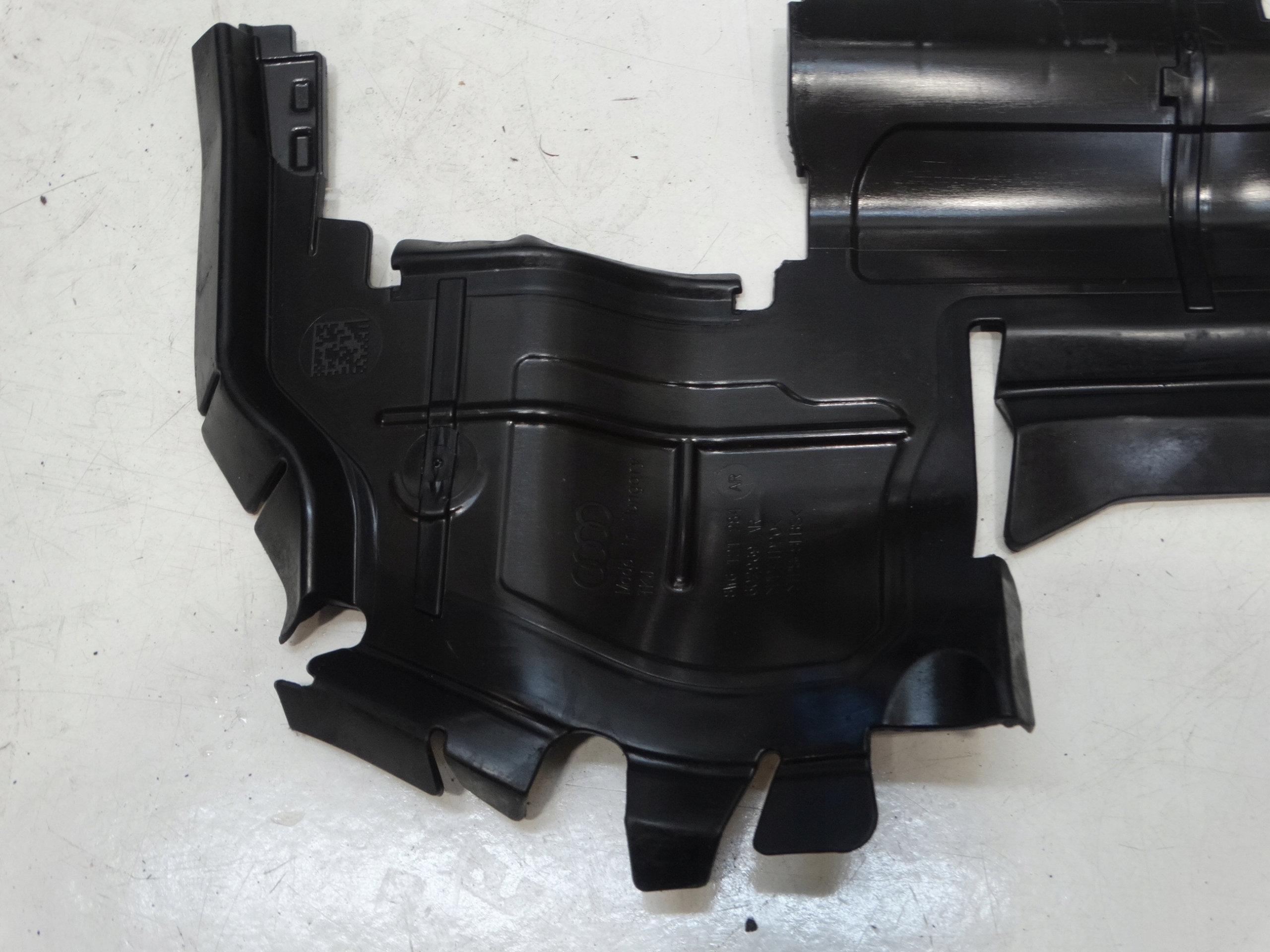 steering wheel, intake air right front AUDI A5 II 2016-2024R. 8W6121284AR