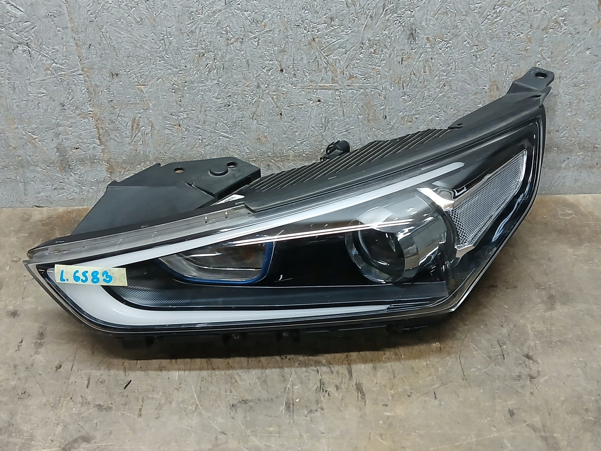 light front left HYUNDAI IONIQ IV 4 XENON 16- 92101-G2120