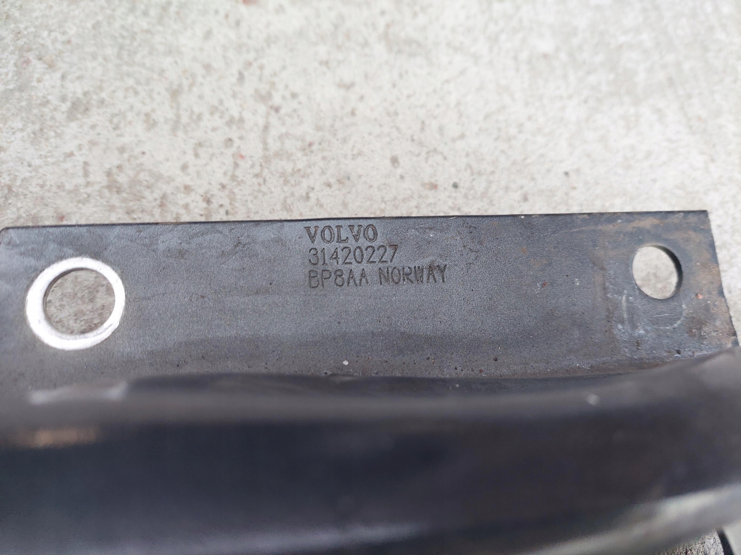 sider front front below bumper pillar 31420227 VOLVO XC60 and LIFT