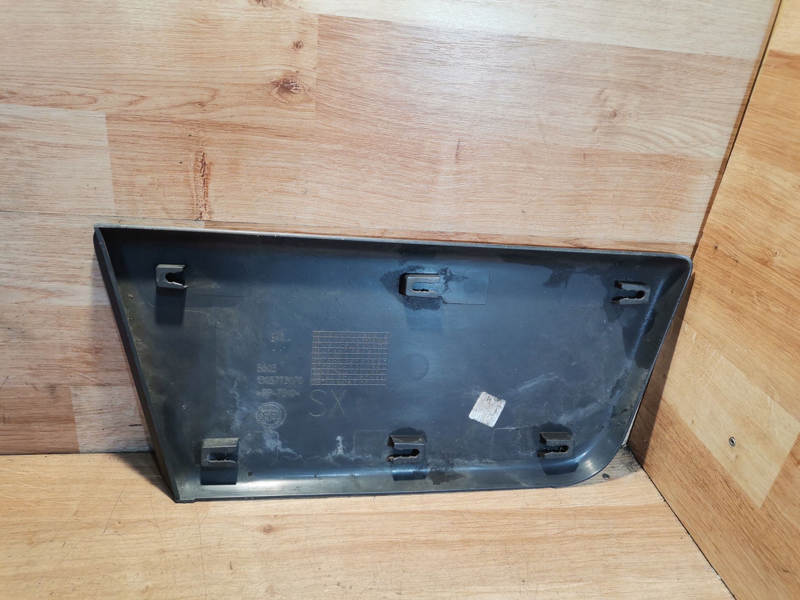 moulding door front left JUMPER II BOXER II DUCATO III 1305773070