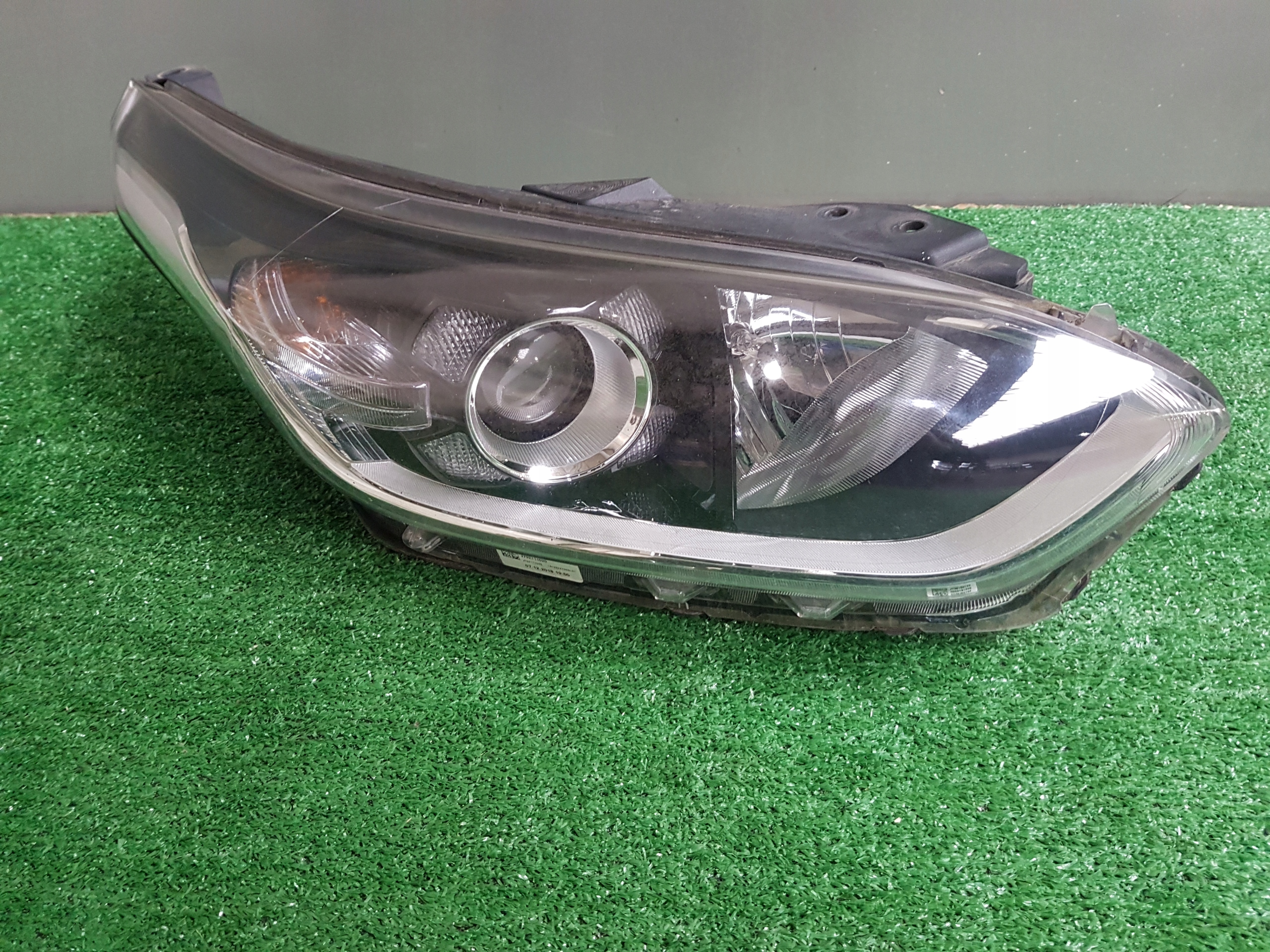 light right front KIA CEED III 92102J70580