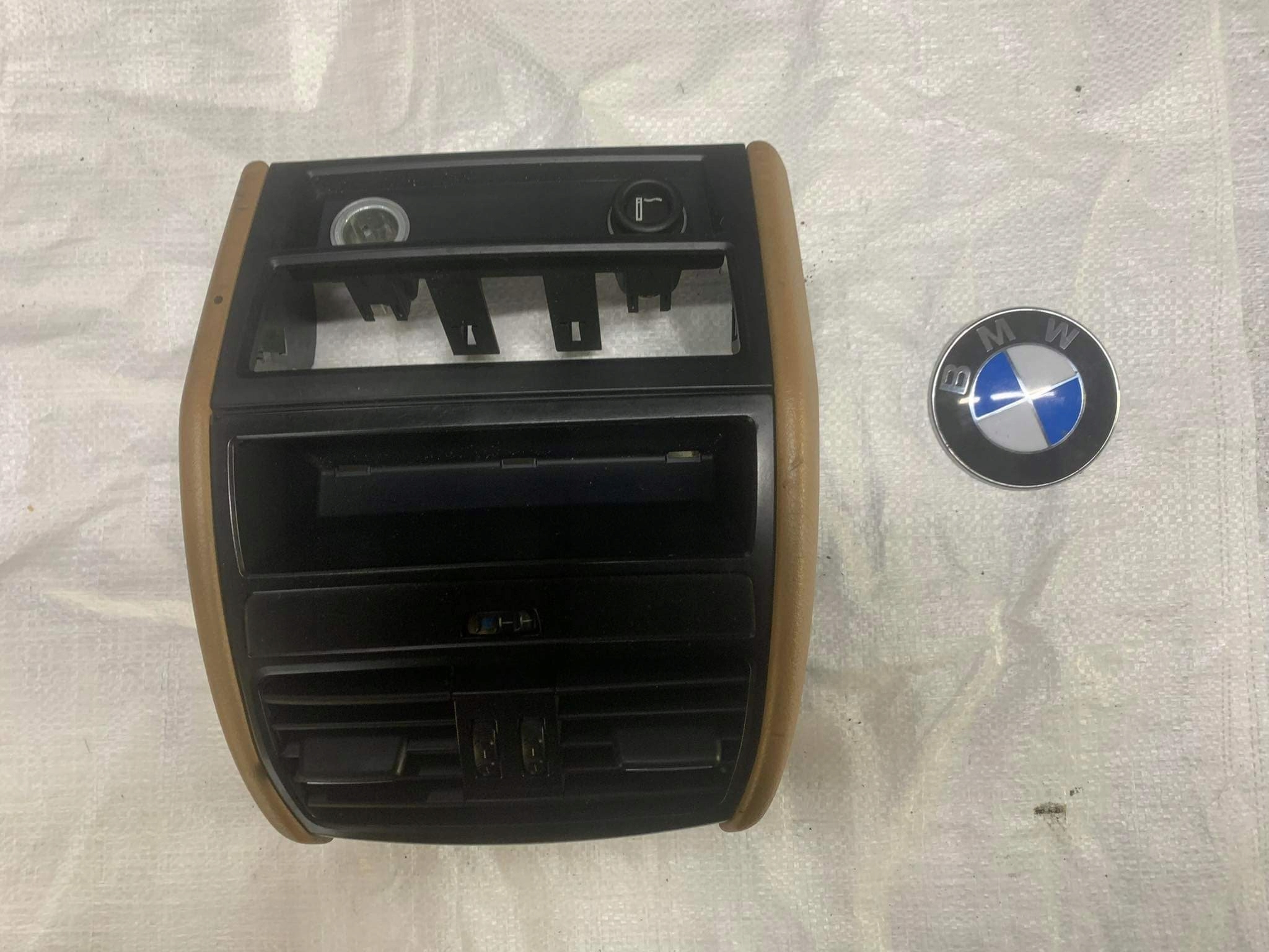 9384805 9157024 - Вентиляционная решетка заднего сиденья с подогревом BMW F07