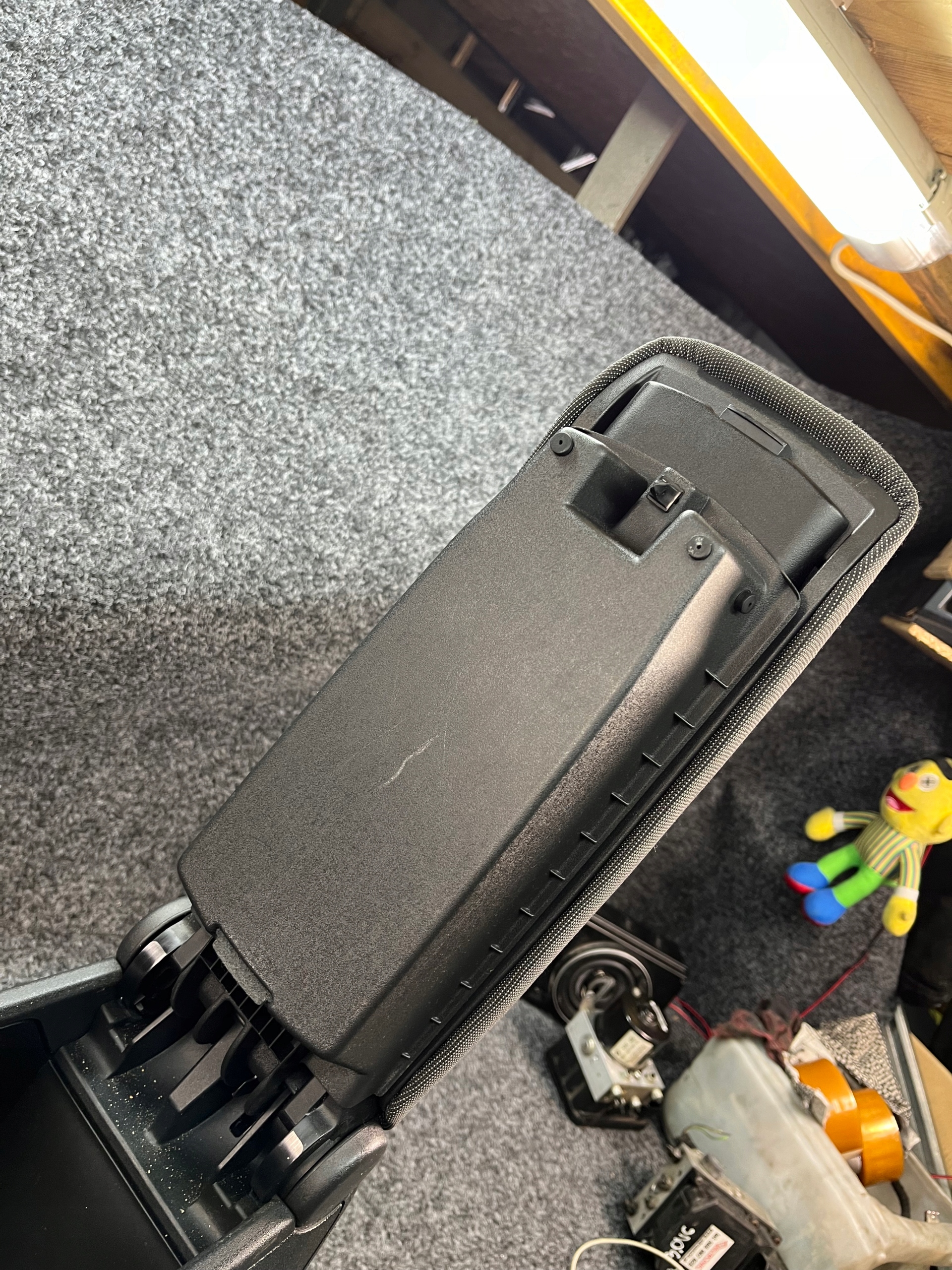 renault SCENIC III подлокотник 8-127-320