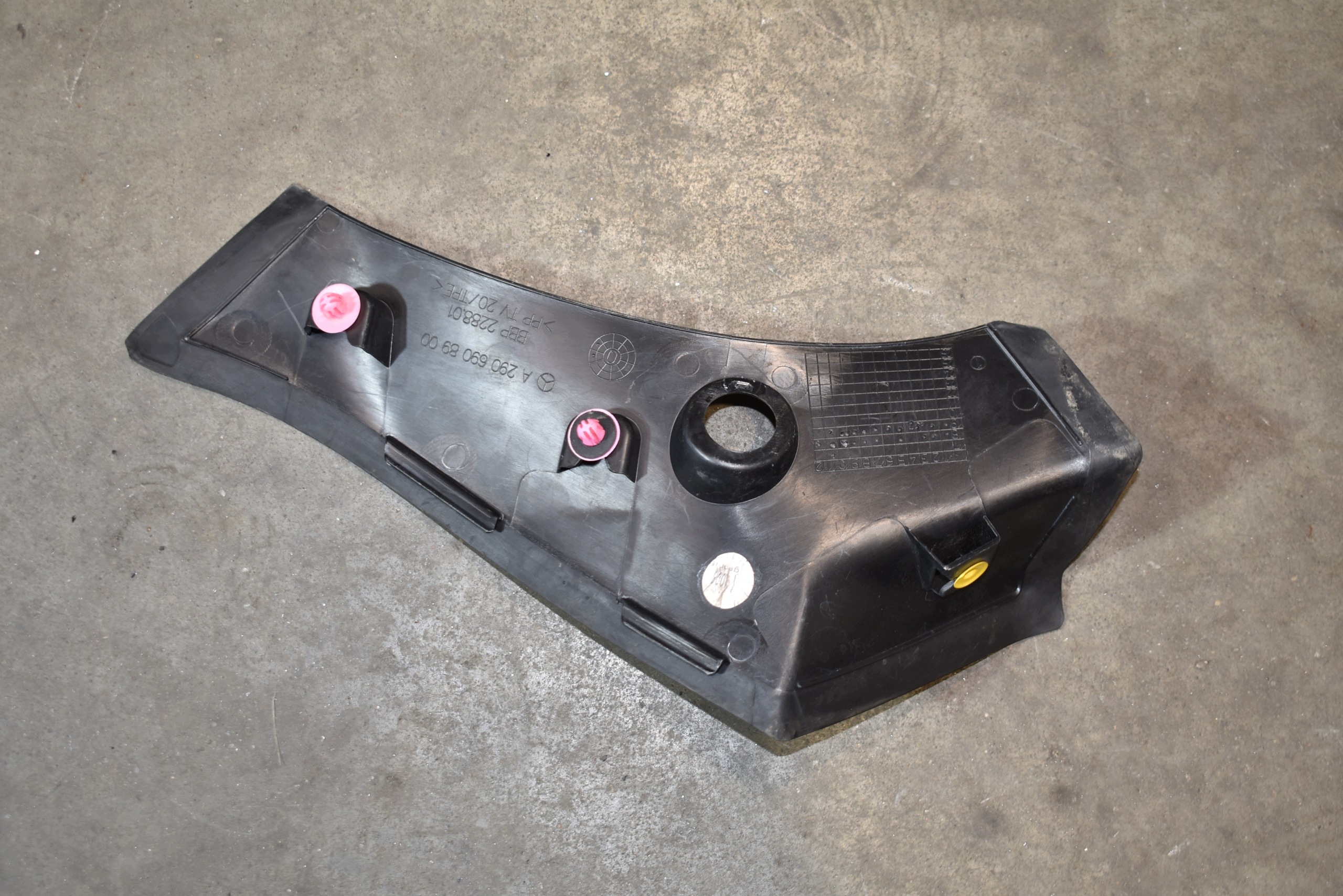 perfect condition cover pillar D left MERCEDES X290 1