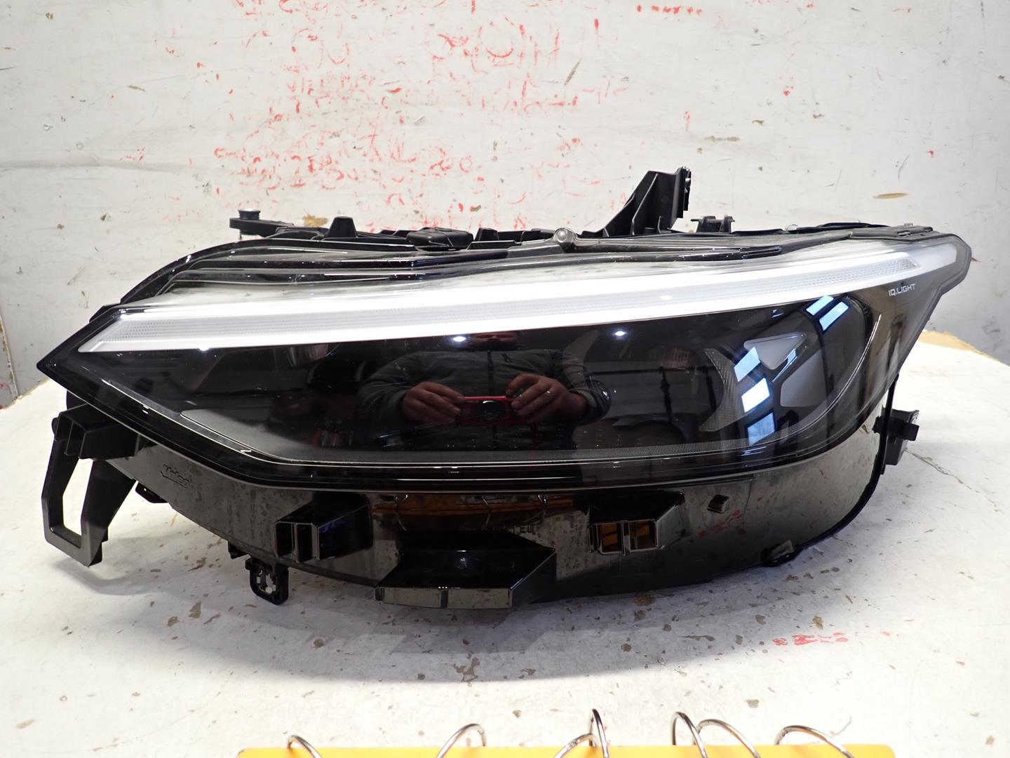 light front front left VW ID7 2023- FULL LED 14B941035B