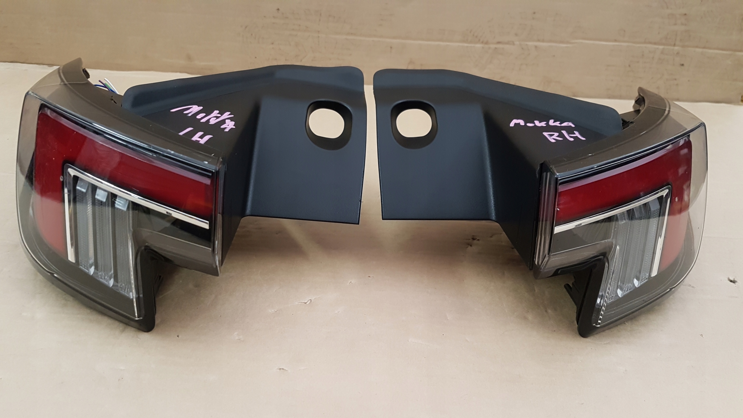 OPEL MOKKA B LAMPA TYŁ LEWA