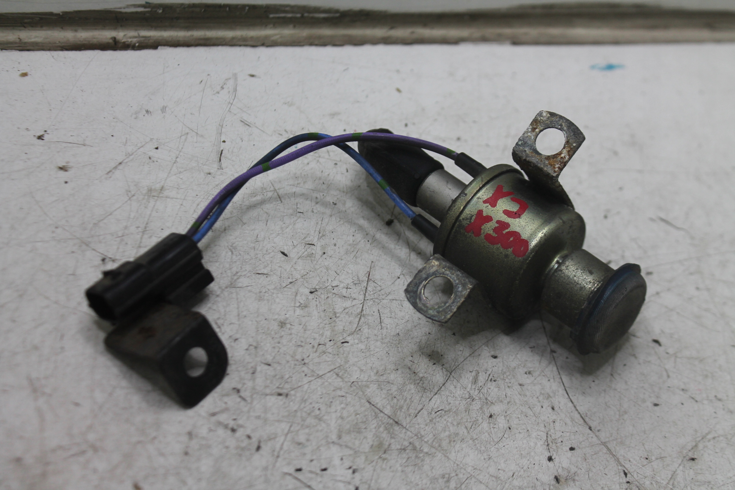 Sensor TEMPOMATU LNA1950AA JAGUAR XJ V X300 94-97