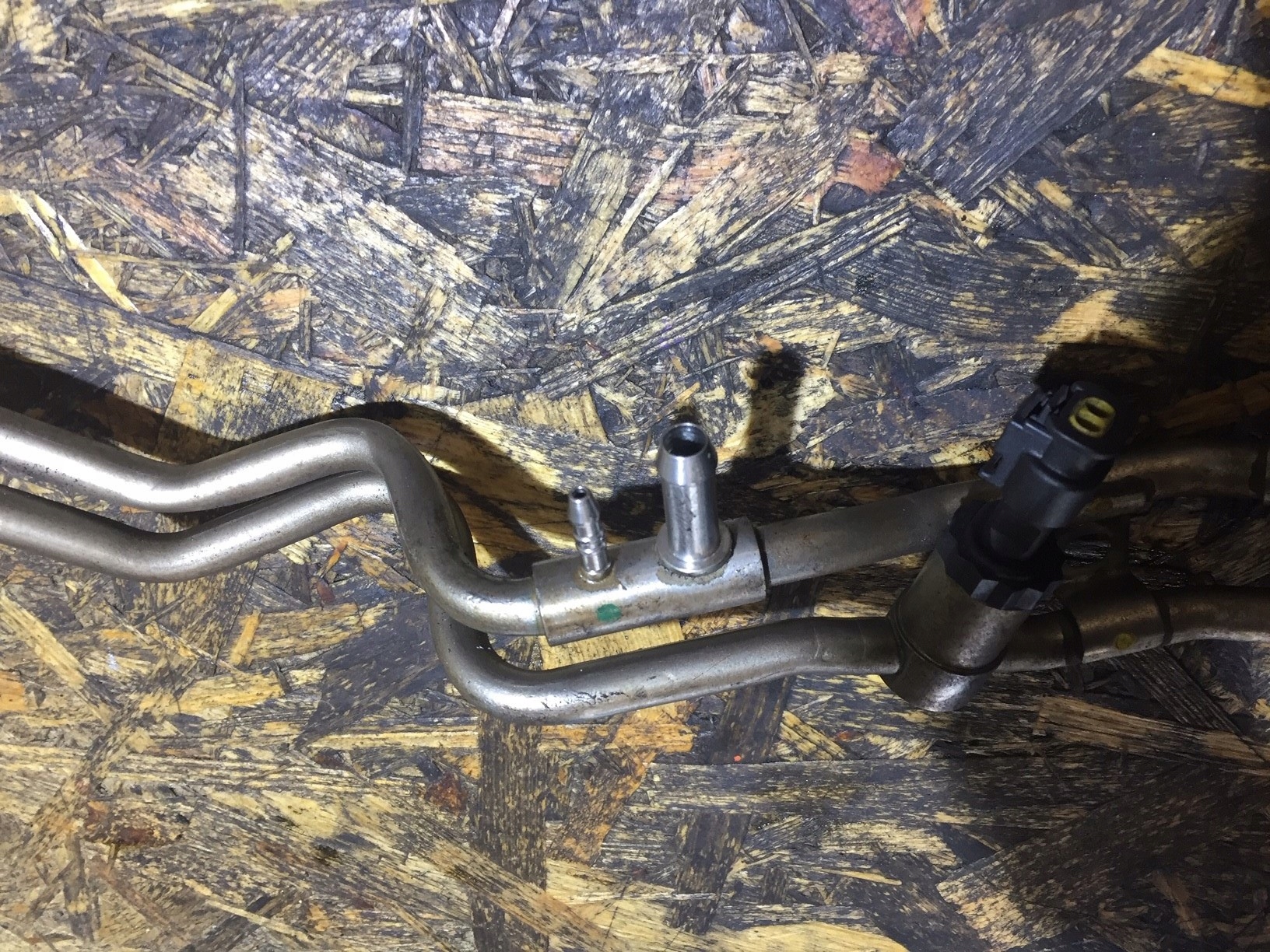 AUDI A4 B8 2.0 TDI fuel hoses 03L201360E