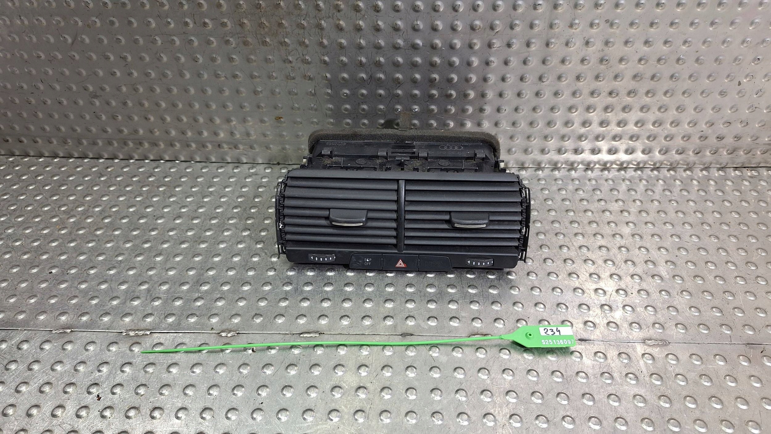 grid air conditioning devices central 4L0820951 AUDI Q7 4L