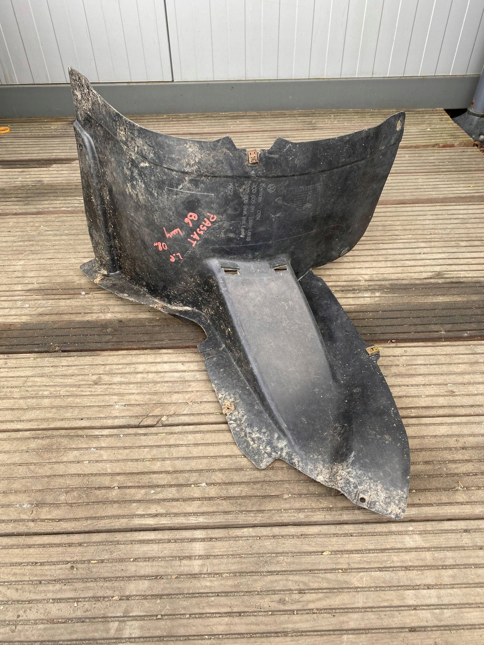 VW PASSAT B6 NOSEK mudguard left front part front 3C0805911B