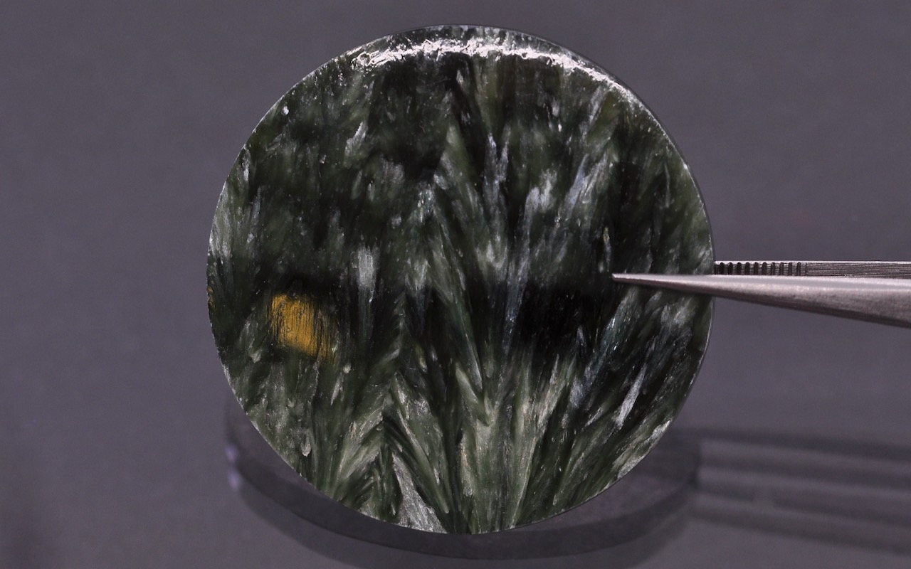 Serafinit mělký konvexní kulatý fi 38,2 mm