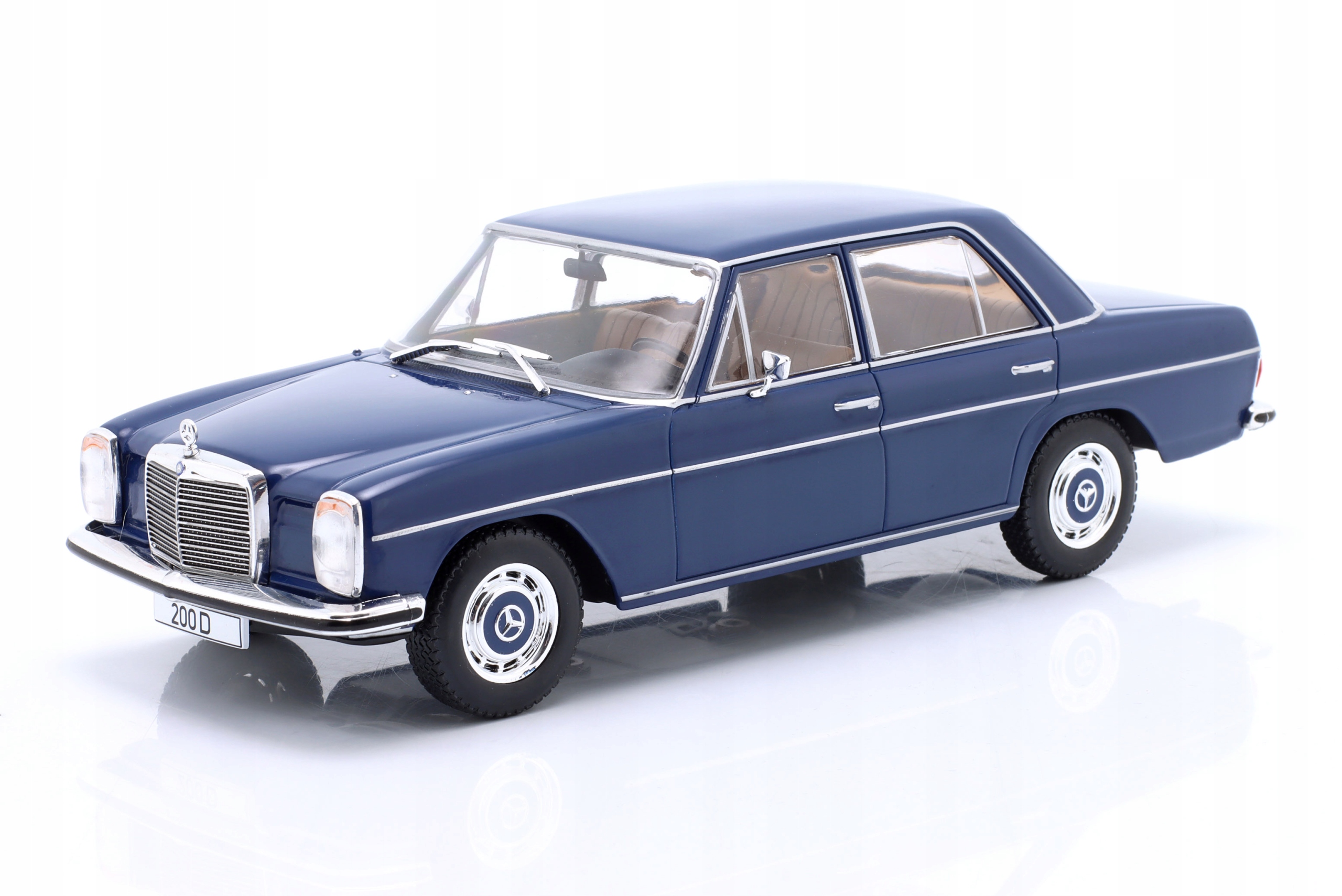Mercedes-Benz 200 D (W115) 1968 Dark Blue WhiteBox 1:24 Model Auta
