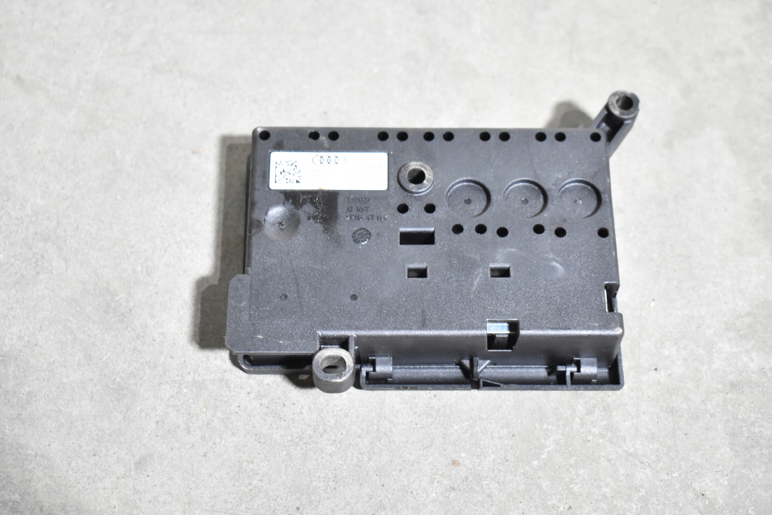 IDEALNA compartment ROZDZIELACZ AUDI PORSCHE 1