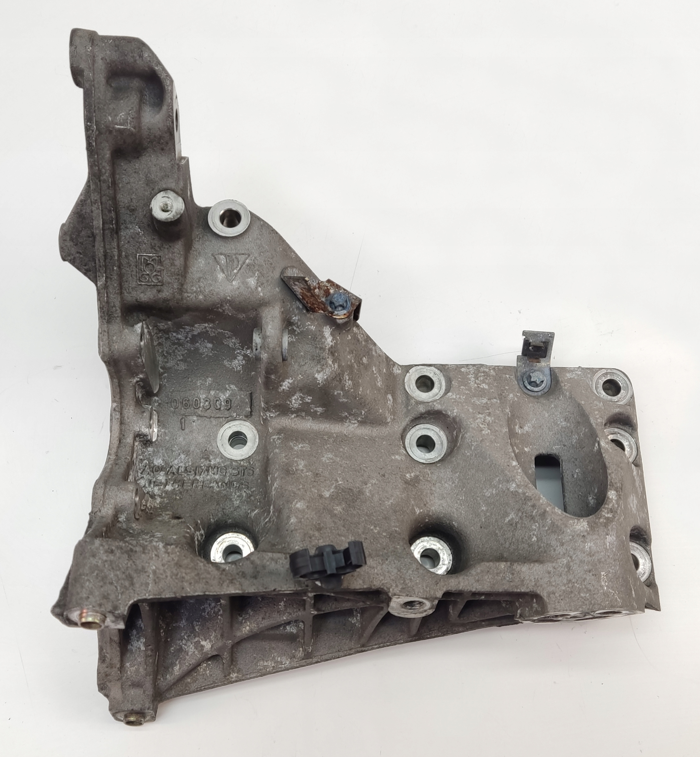 Support Support plaque Moteur CAYENNE 4.5 V8 9481022136R