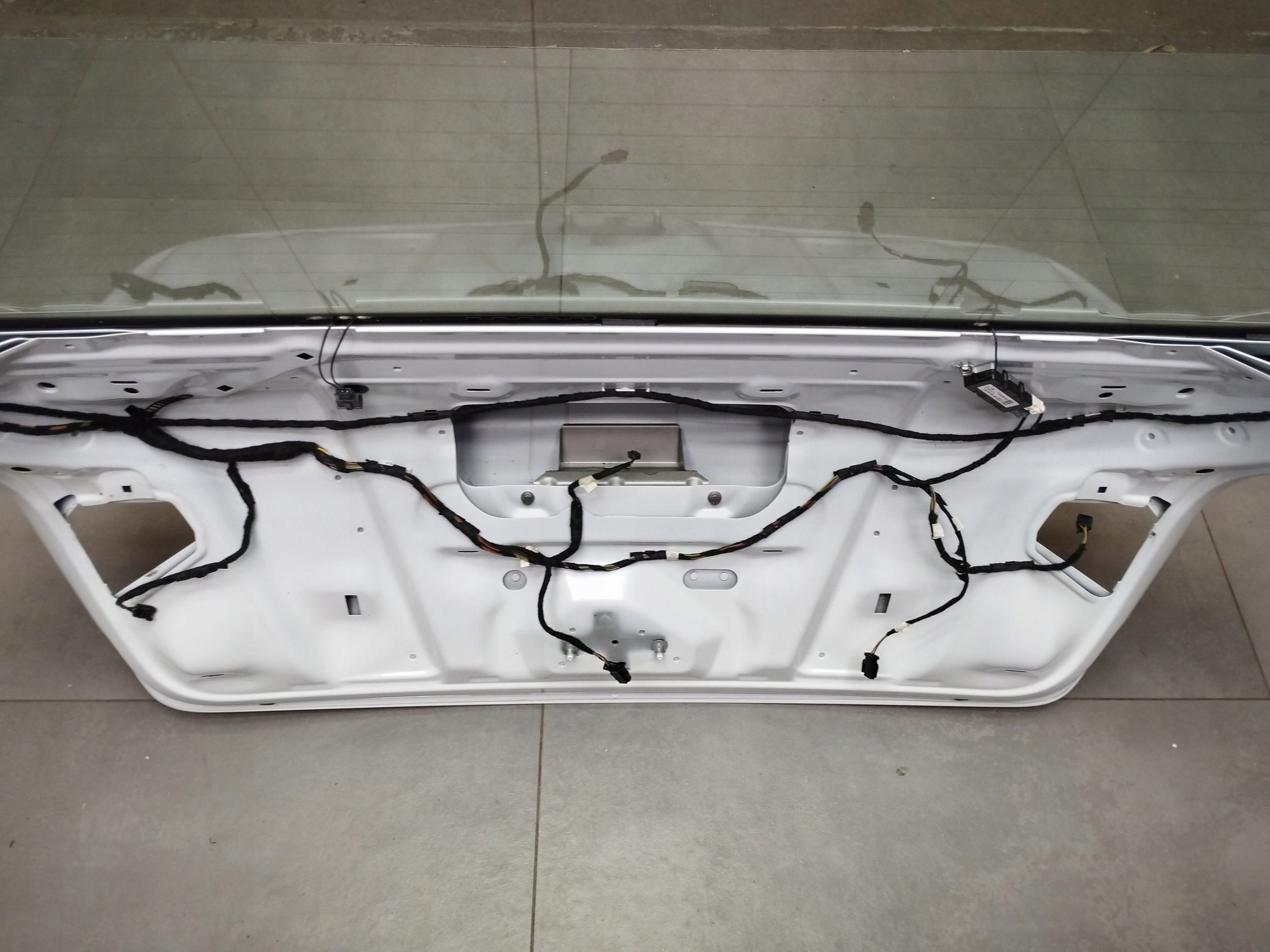 Audi A5 Sportback 8TA trunk door boot window rear part LS9R