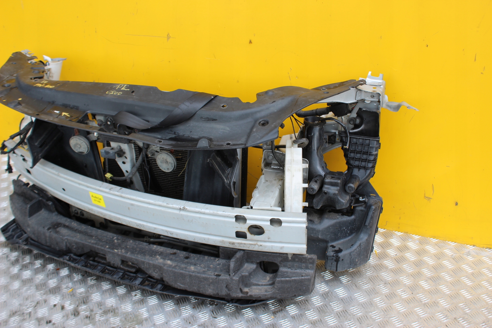 NISSAN SENTRA SEDAN 2013- PAS PRZÓD PRZEDNI Typ samochodu Samochody osobowe