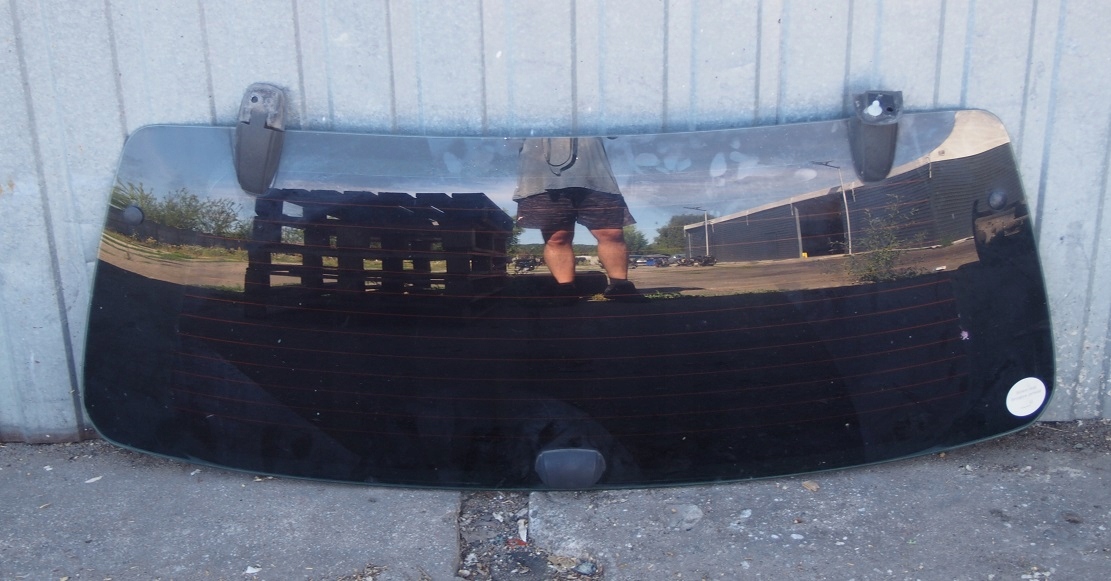 2002-2006 - Стекло заднее заднее + петли KIA SORENTO и 2002-2006г