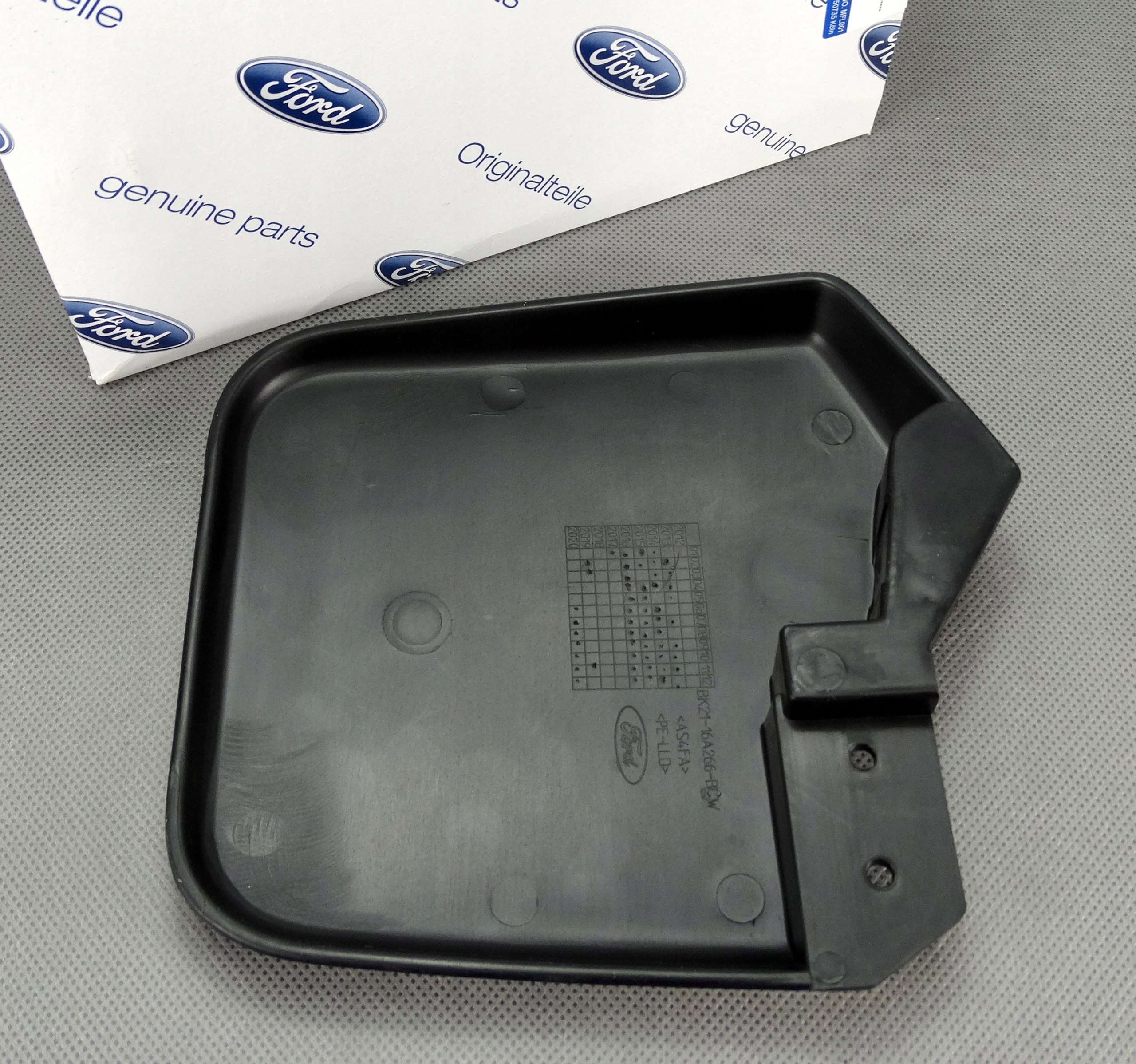 CHLAPACZ PRZOD FORD CUSTOM 2012 PRAWY ORG Producer Ford