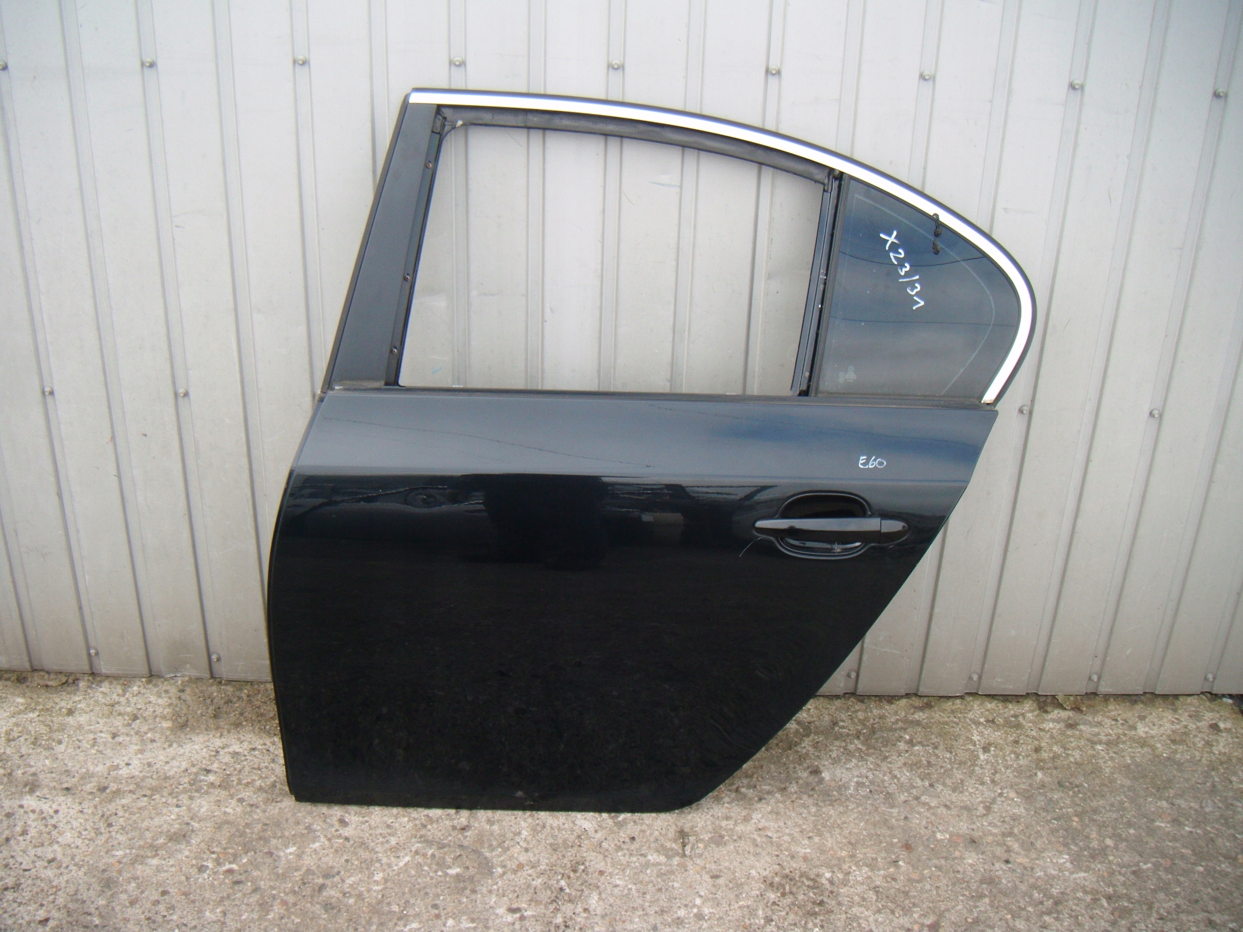 BMW 5 E60 DRZWI LEWY TYŁ