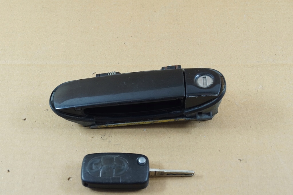 4B1837885 - Ручка ліва передня ключ Audi A4 B5 lift LZ9W