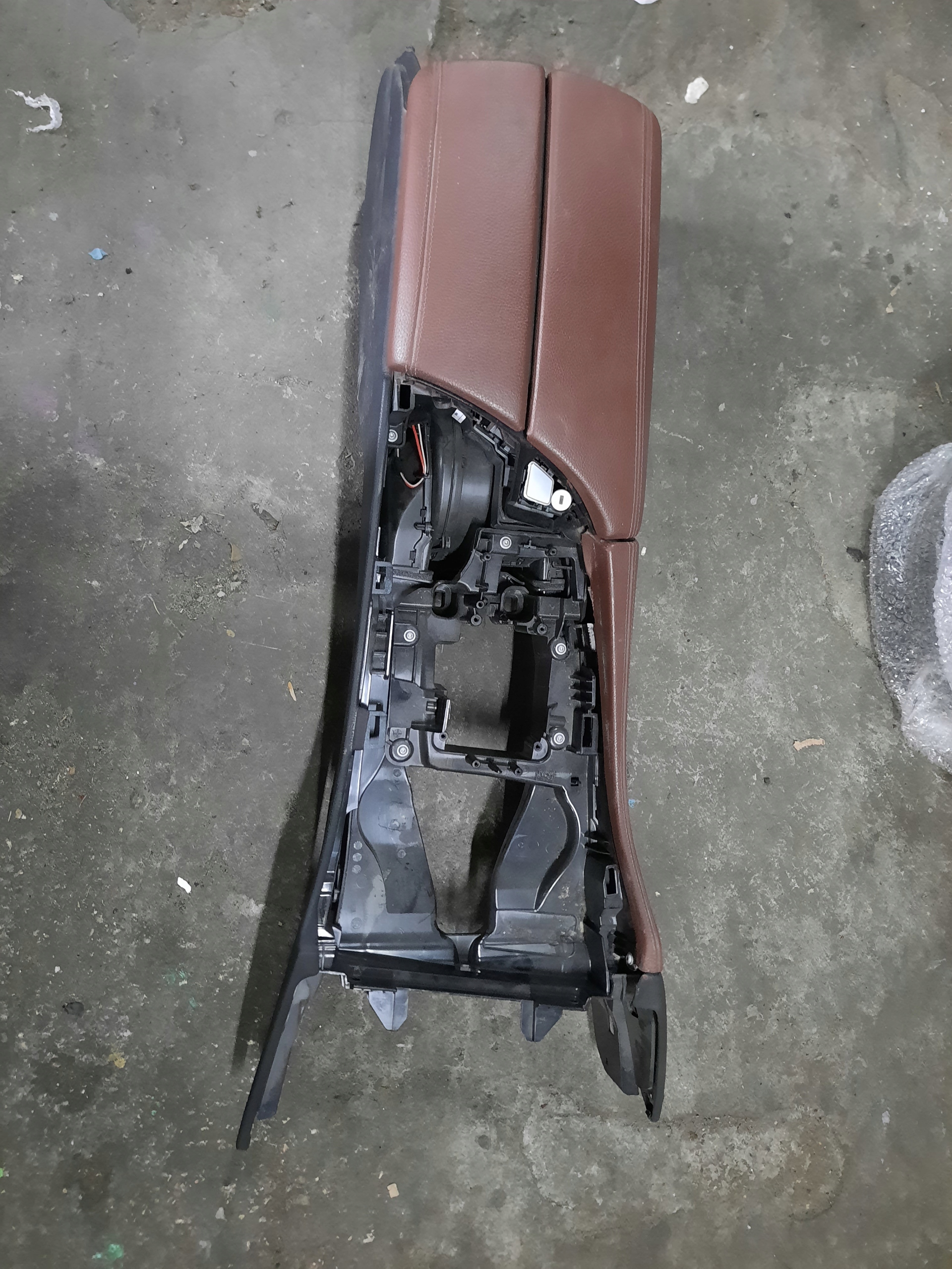 46 подлокотник тоннель BMW F10 F11