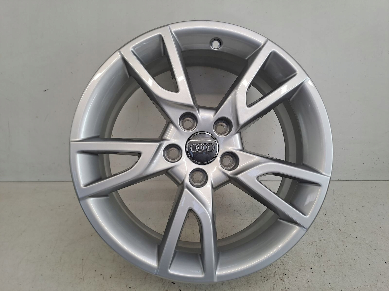 disk hliníkový 5x112 6,5Jx17 ET33 8U0071497 Audi