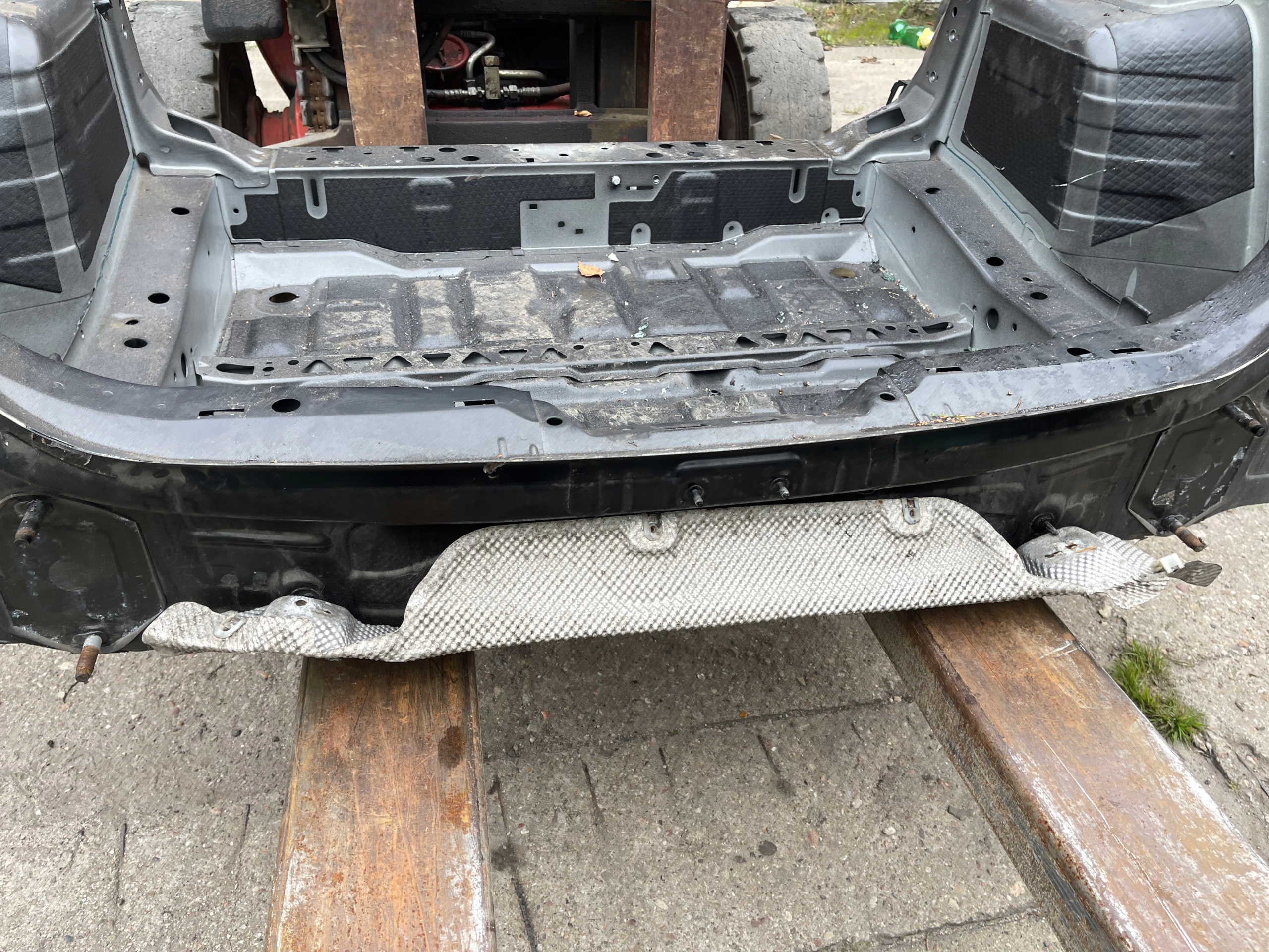 BMW F45 Active Tourer sump rear panel sump quarter 668