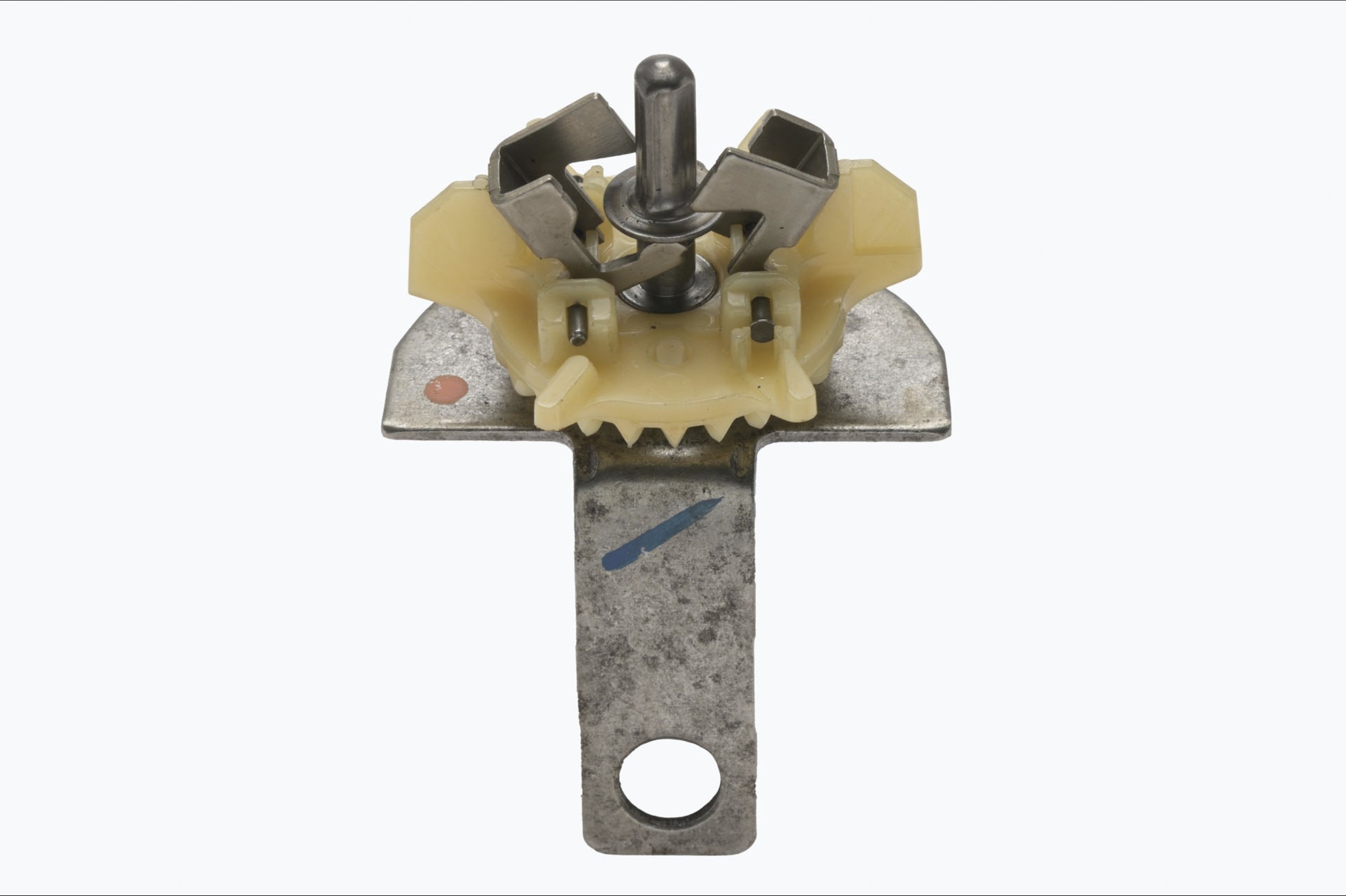 Regulátor otáčok Briggs a Stratton – vertikálny hriadeľový motor Model 21, 28,