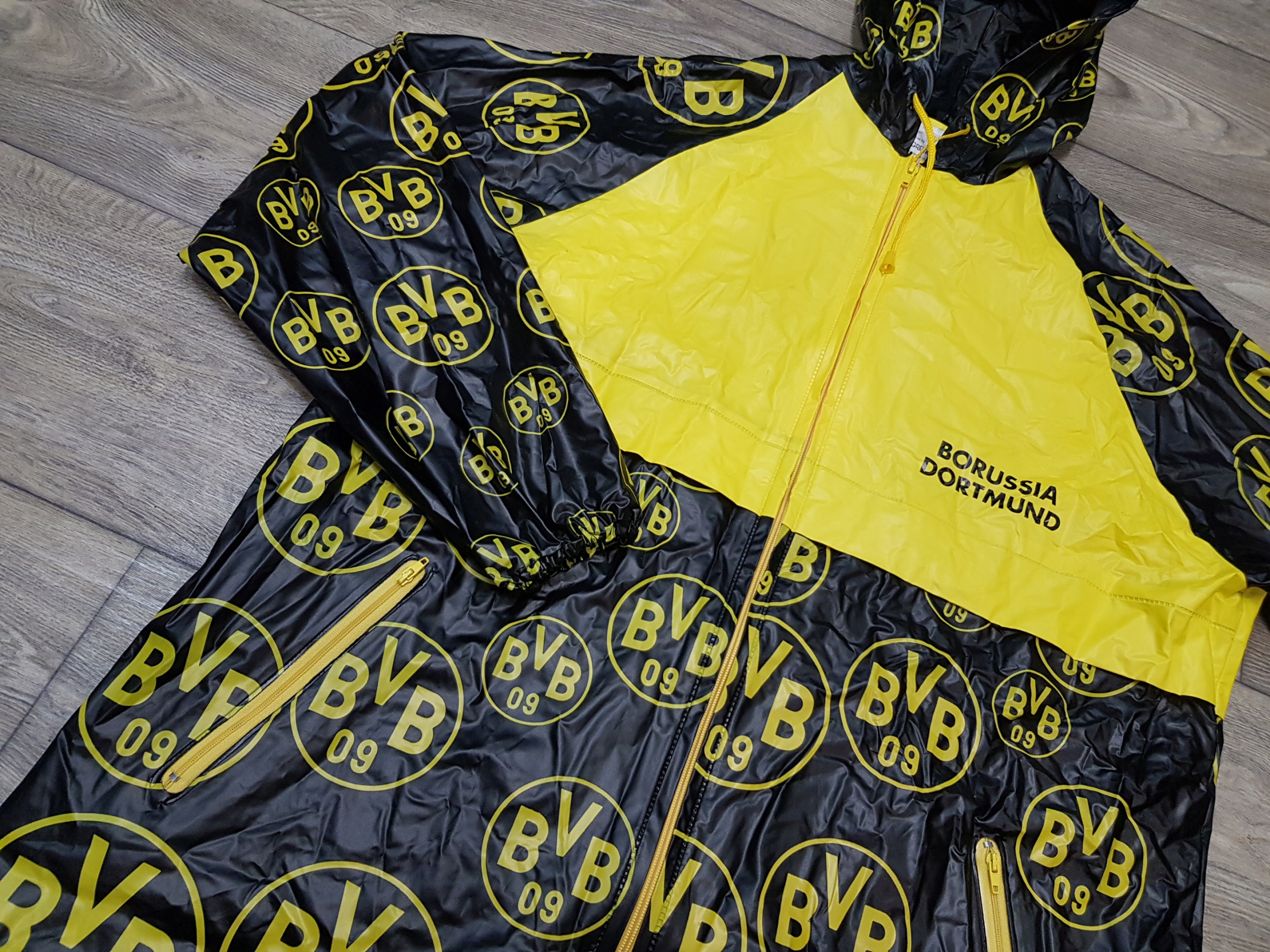 BORUSSIA DORTMUND oryginalna peleryna kurtka męska M Model BVB