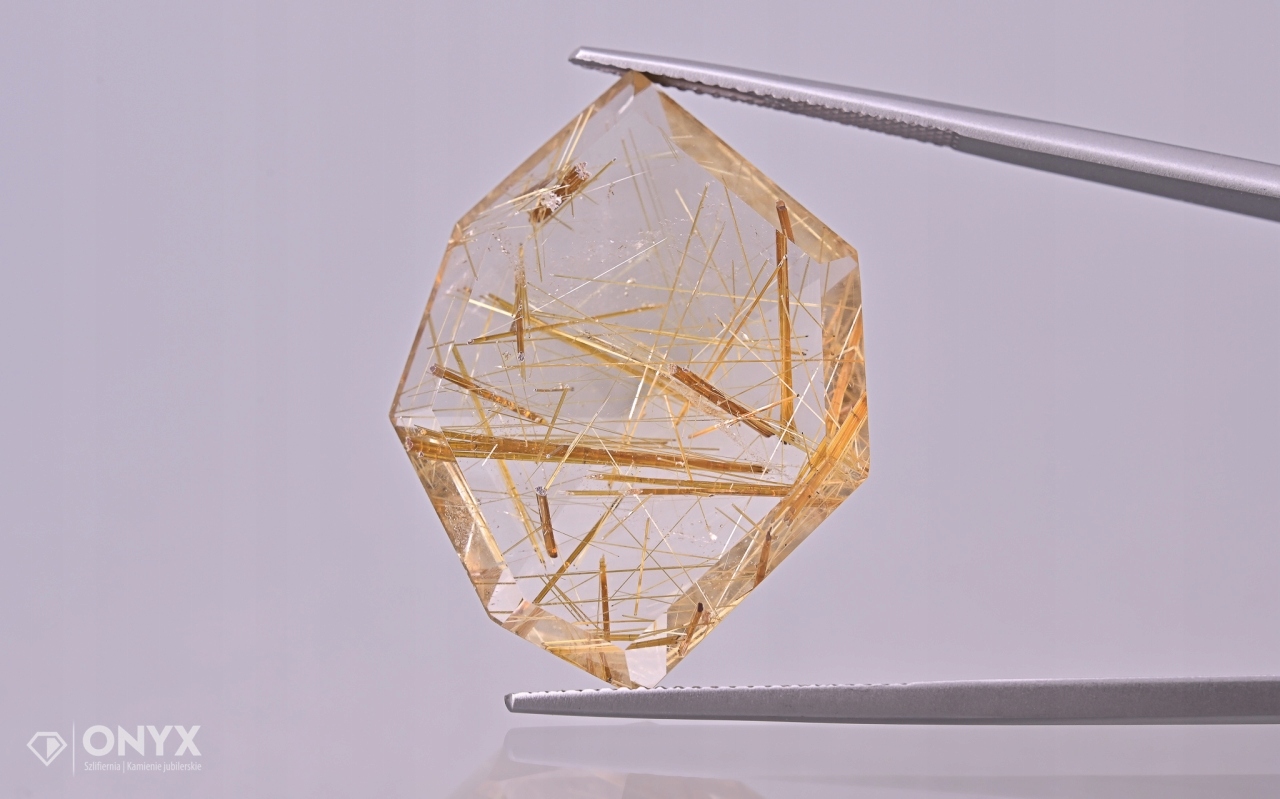 Křemen s rutilem fazetovaný nepravidelný 30,5x23,5 mm