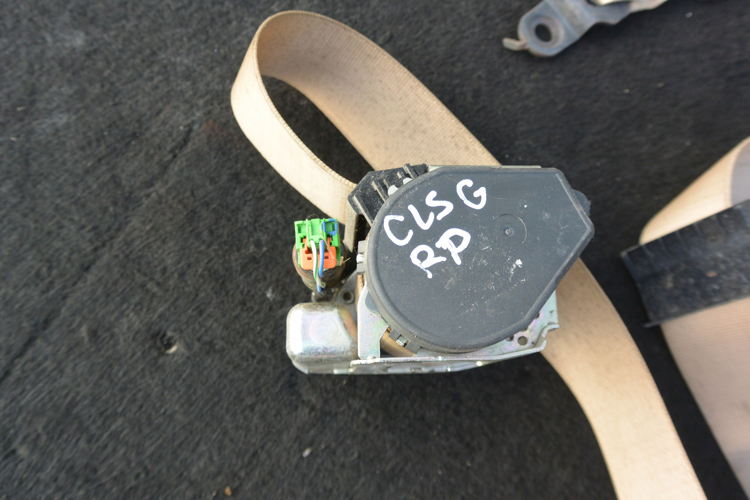 tension belt safety right front without MERCEDES W219
