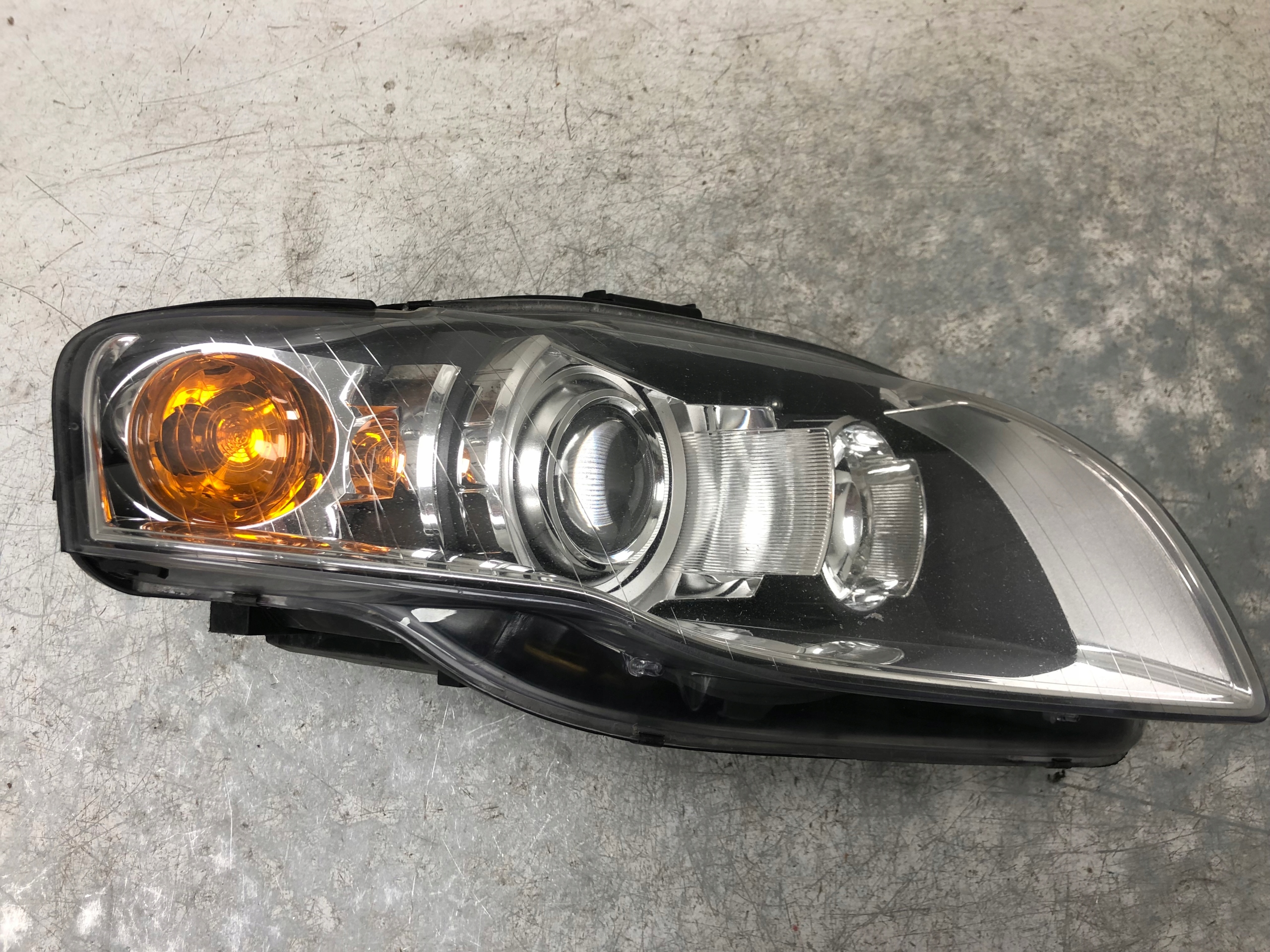Licht rechts vorne XENON AUDI A4 B7 8E0941004AM