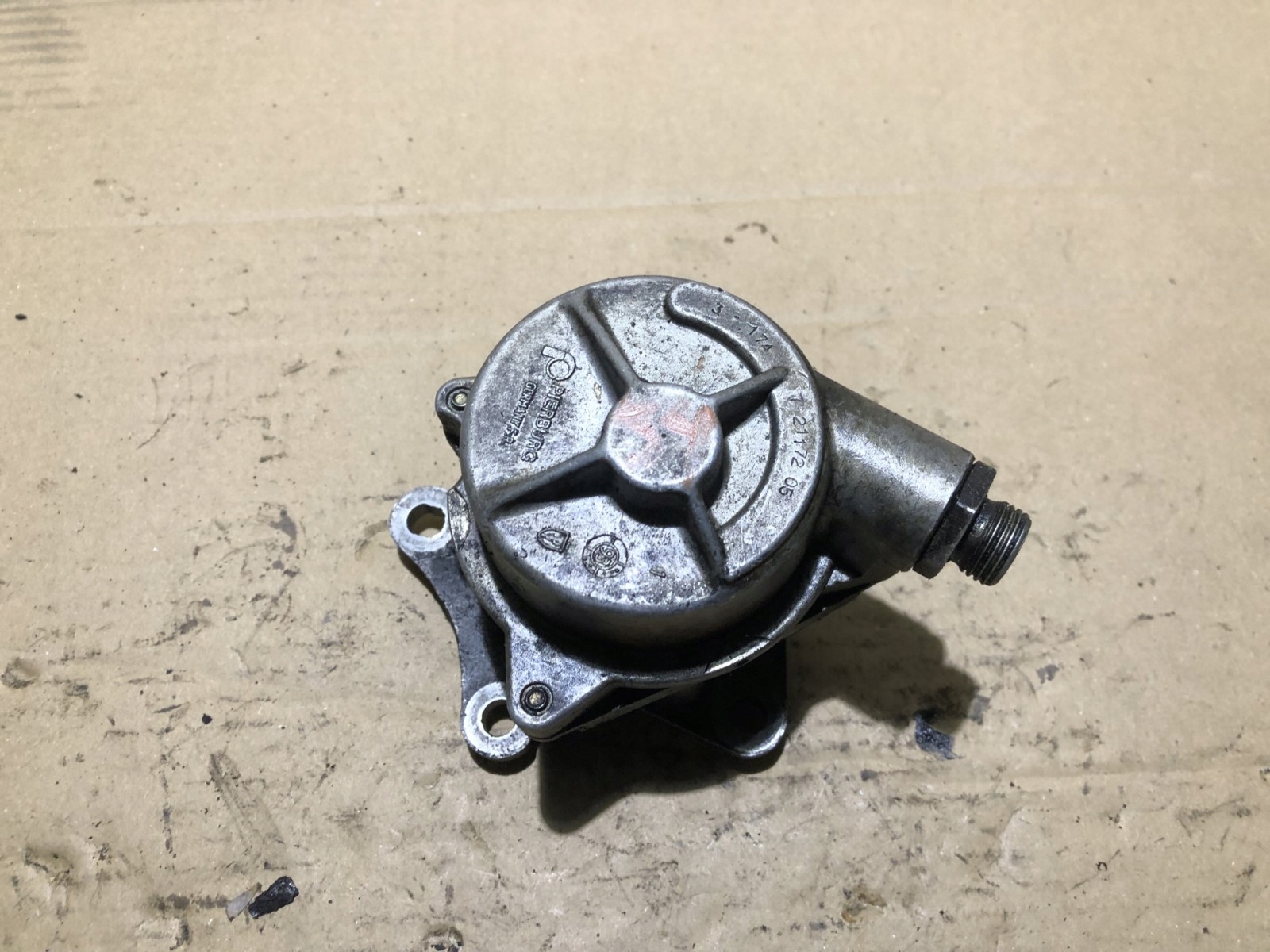 насос вакум renault CLIO и 1.9 d 72117205