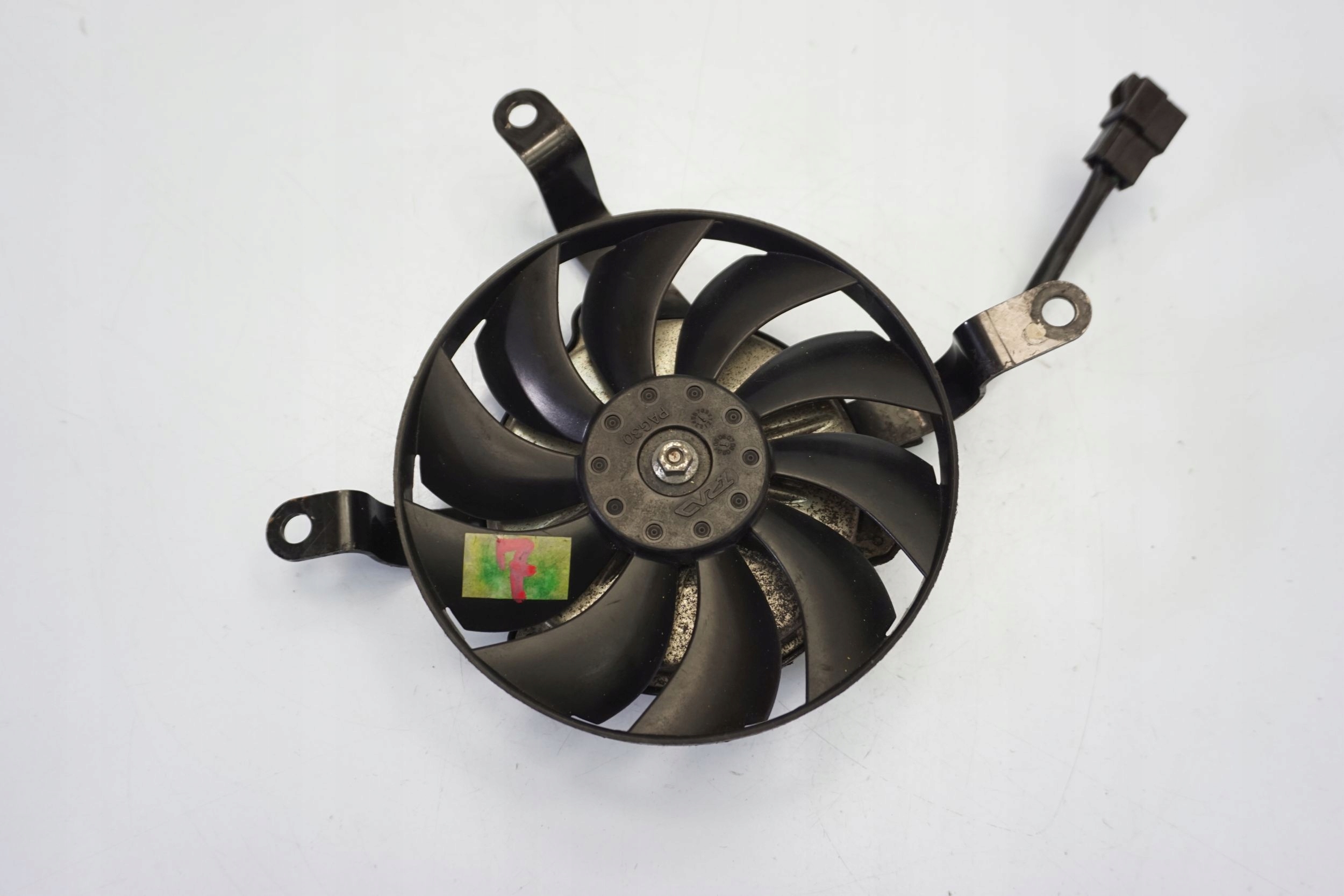 1170620855677500 - Yamaha YZF-R1 rn22 09-15 вентилятор охолодження