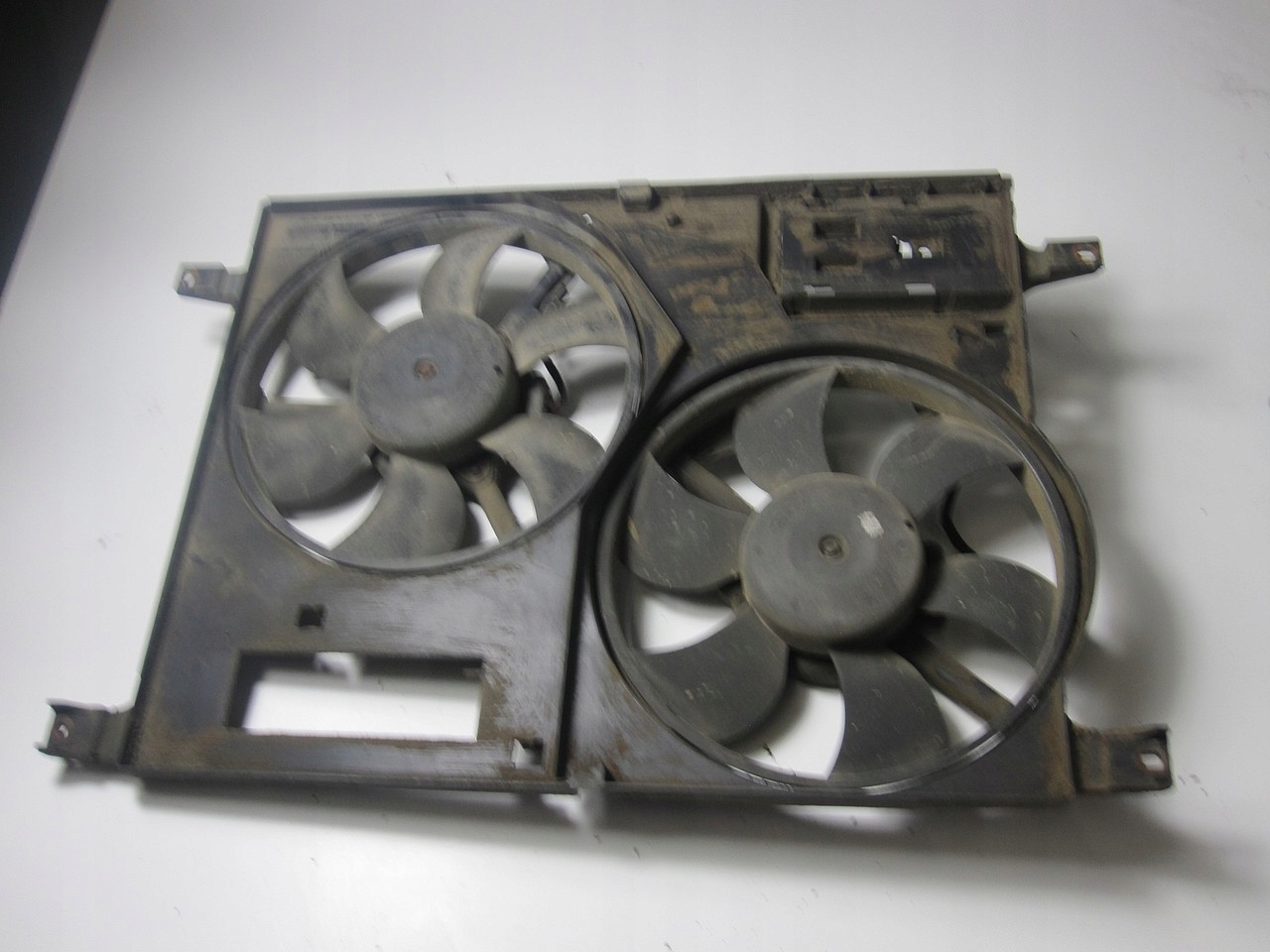 WENTYLATOR CHŁODNICY LAND ROVER FREELANDER 2.0D 02 Producent części Inny