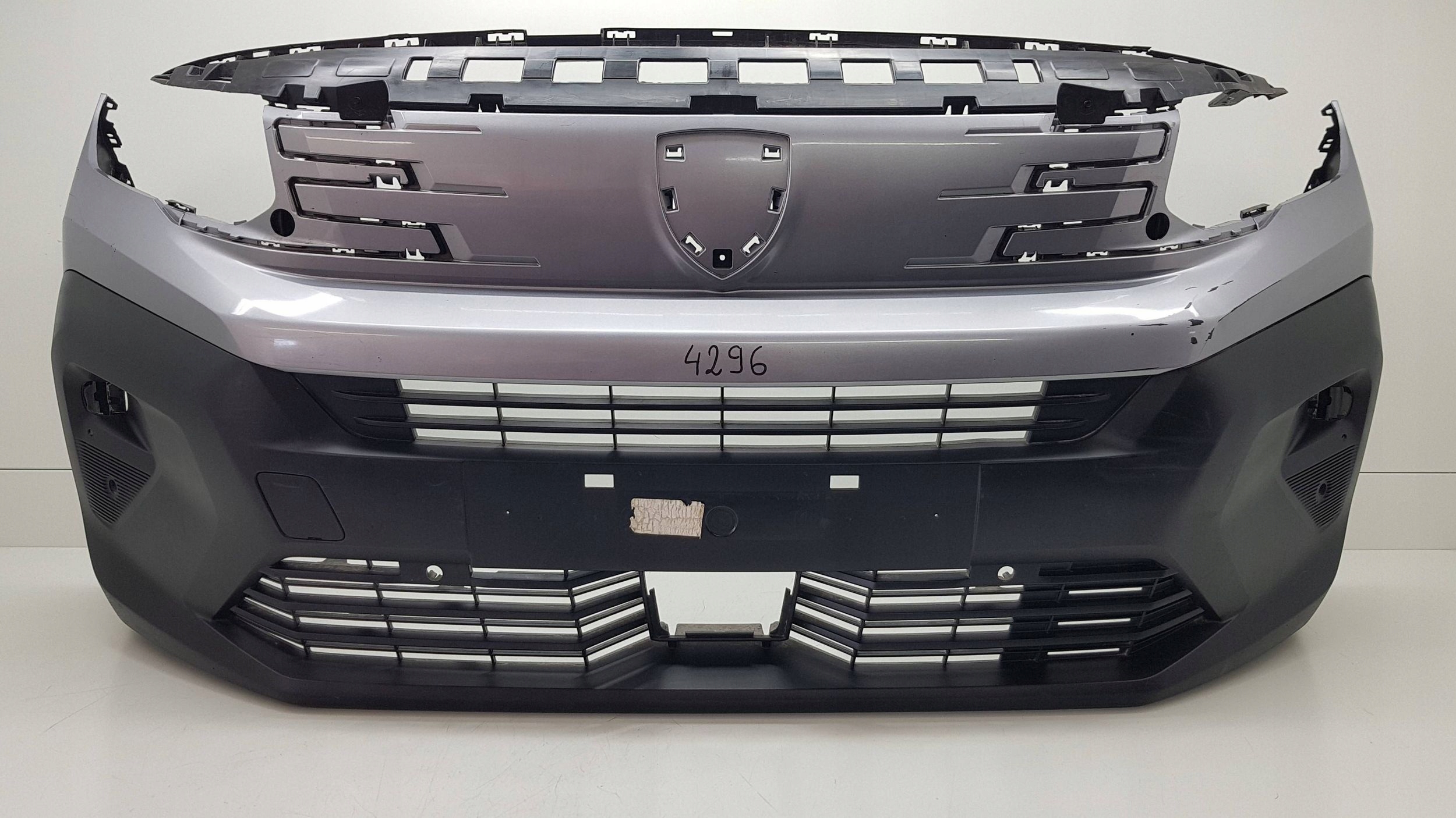 PEUGEOT PARTNER 2024 - bumper front 985690880